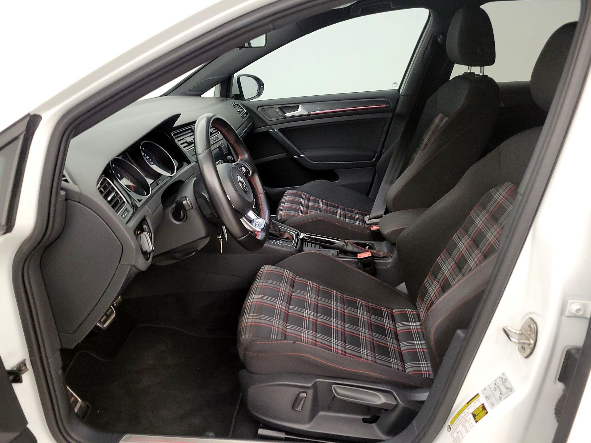 Thumbnail: 2019 Volkswagen Golf - 11