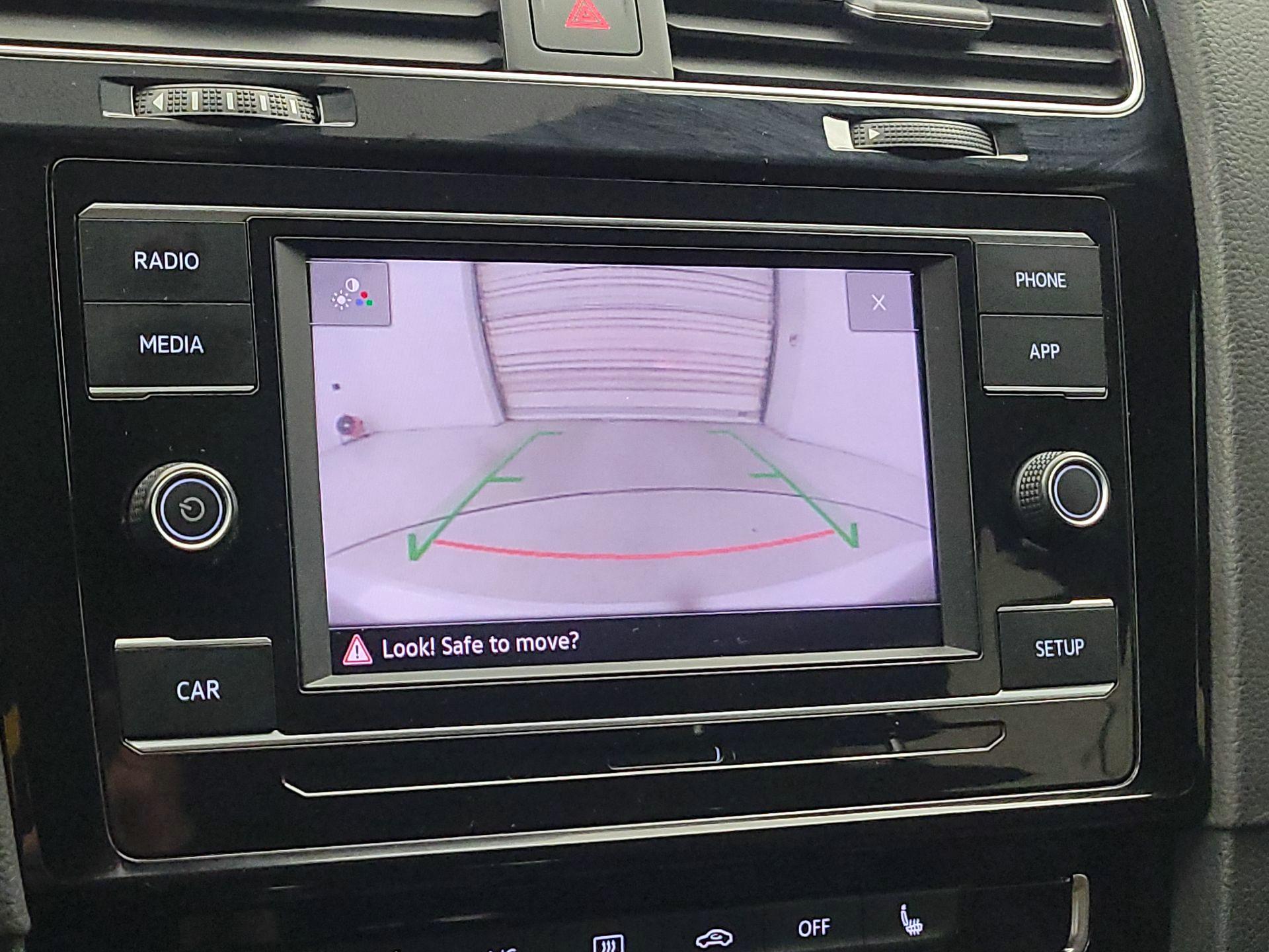 Thumbnail: 2019 Volkswagen Golf - 14