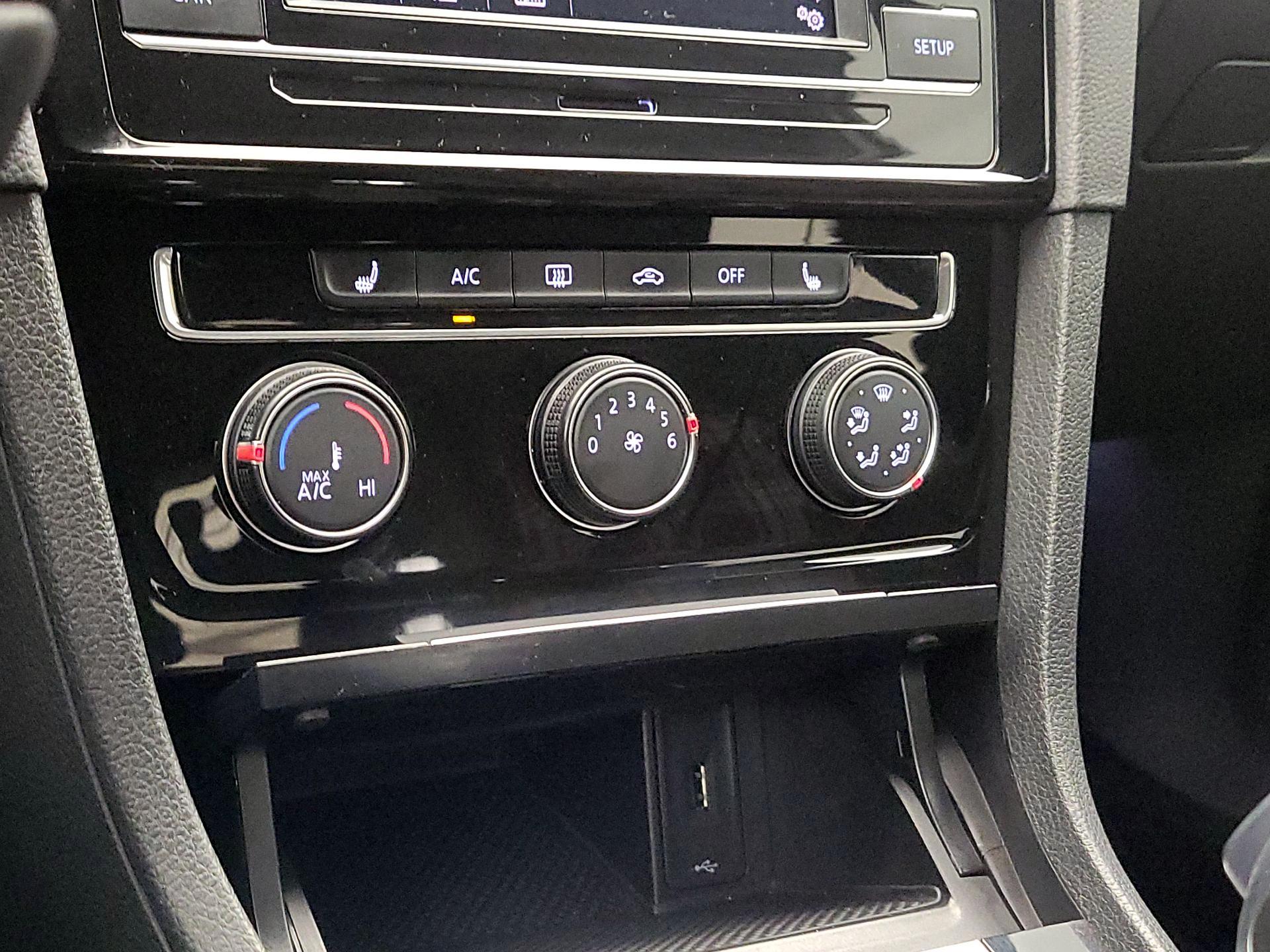 Thumbnail: 2019 Volkswagen Golf - 16