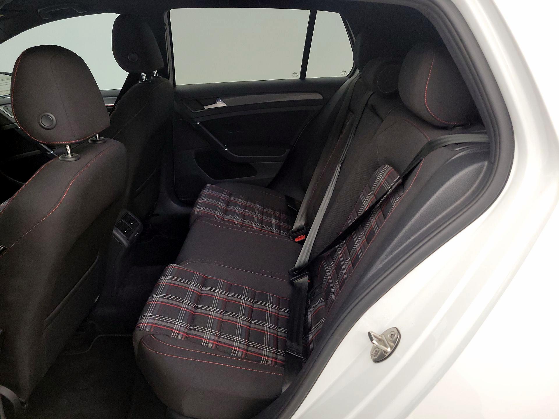 Thumbnail: 2019 Volkswagen Golf - 18