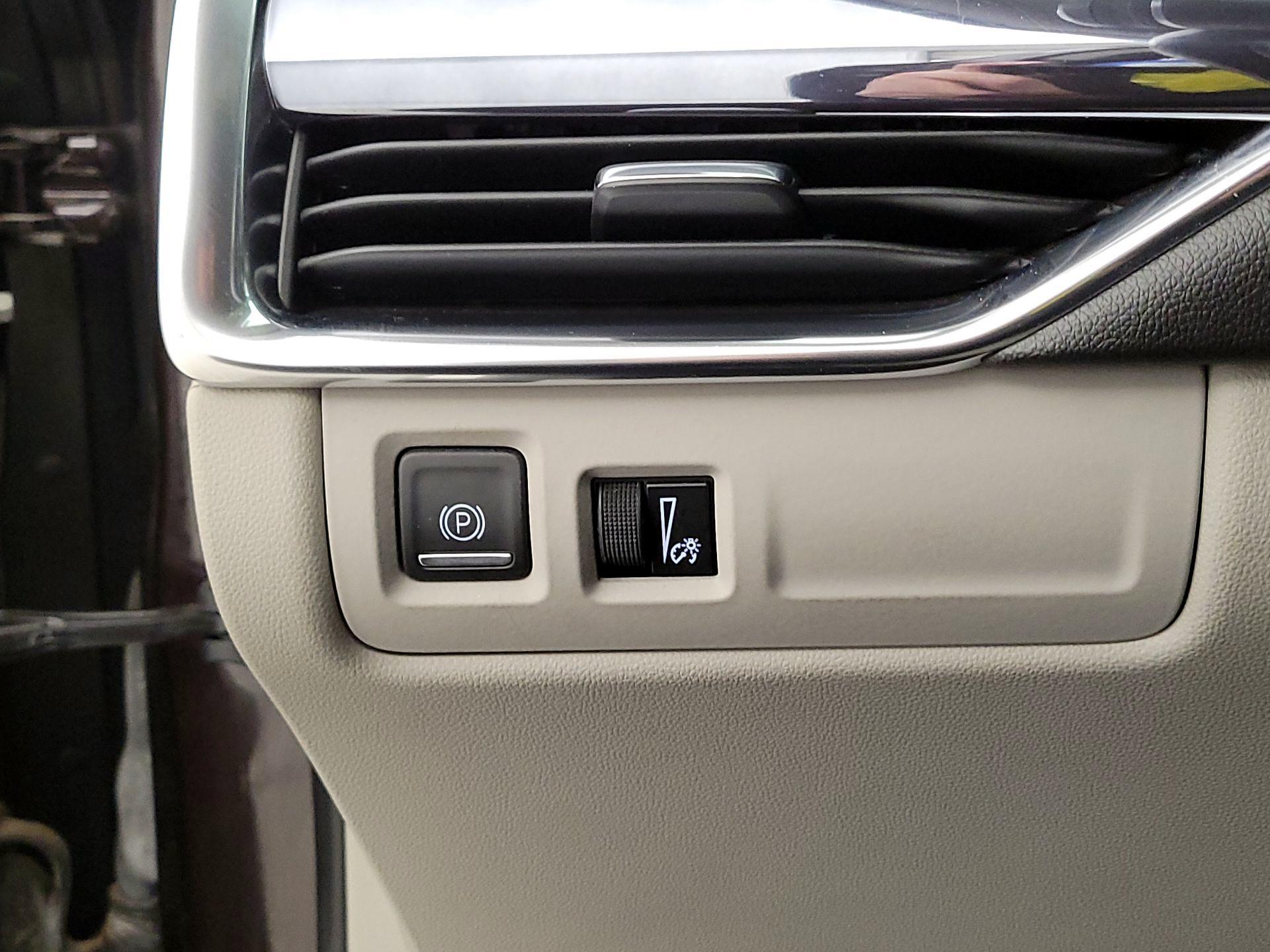 Thumbnail: 2020 Cadillac XT4 - 13