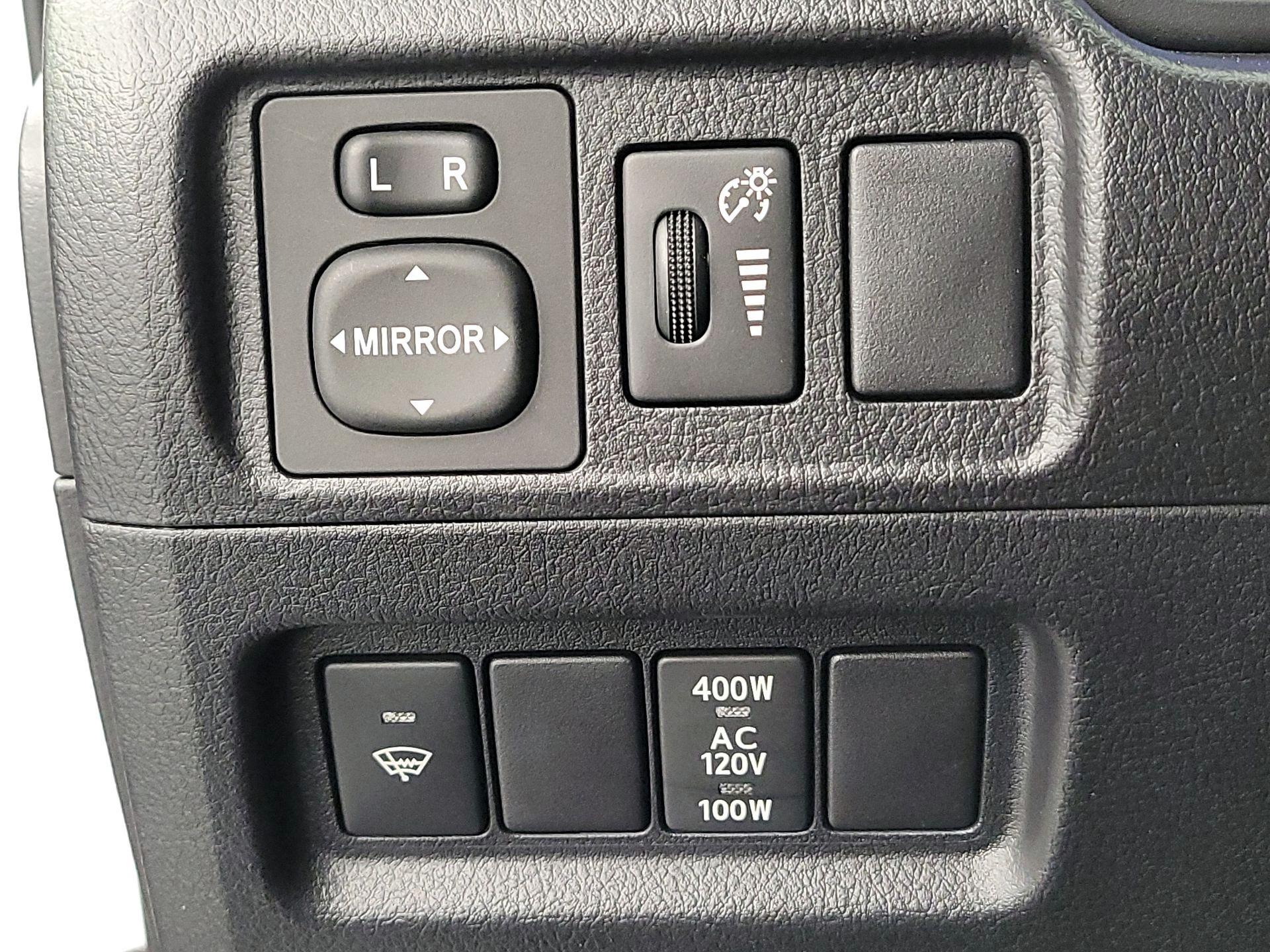 Thumbnail: 2016 Toyota 4Runner - 13