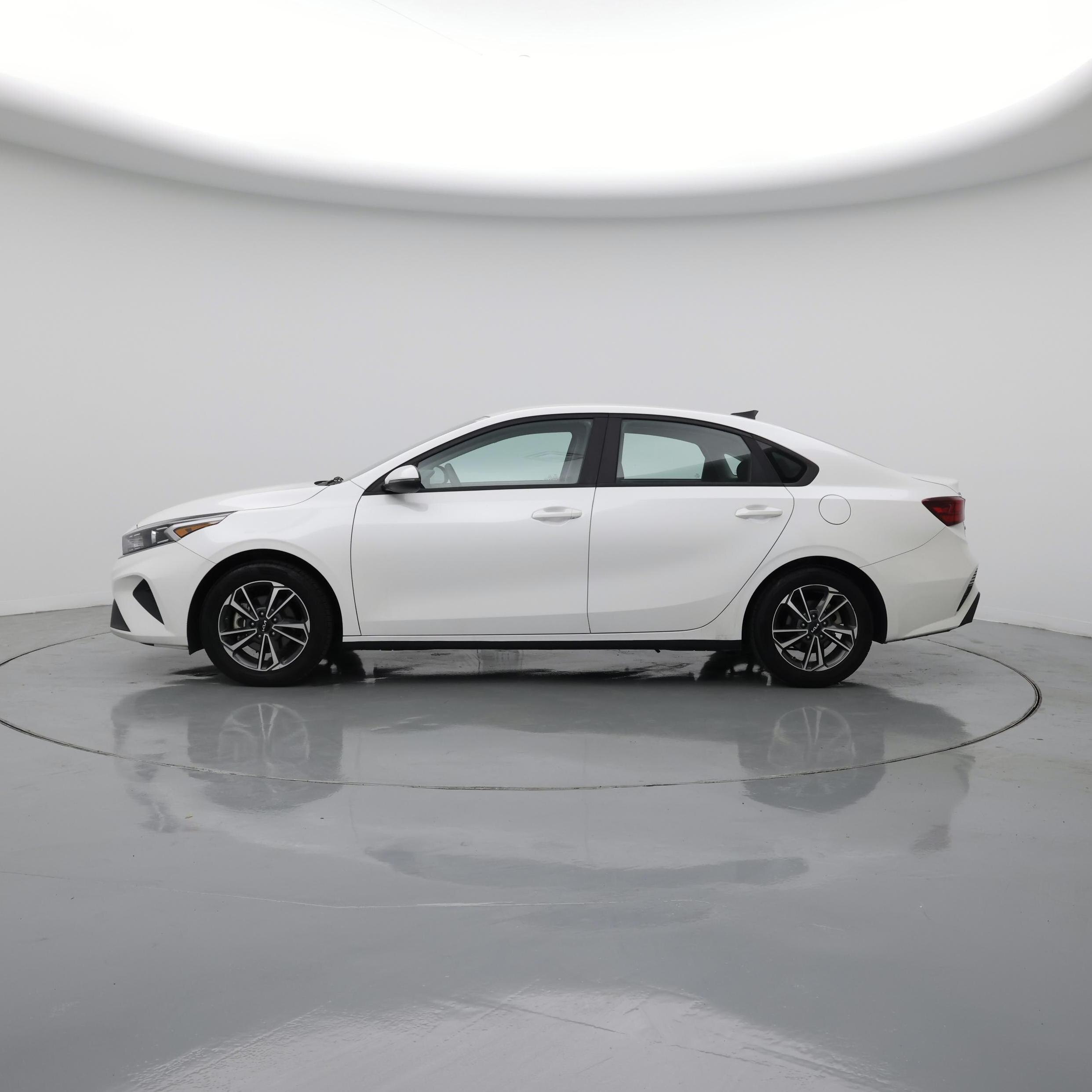 Thumbnail: 2023 Kia Forte - 3