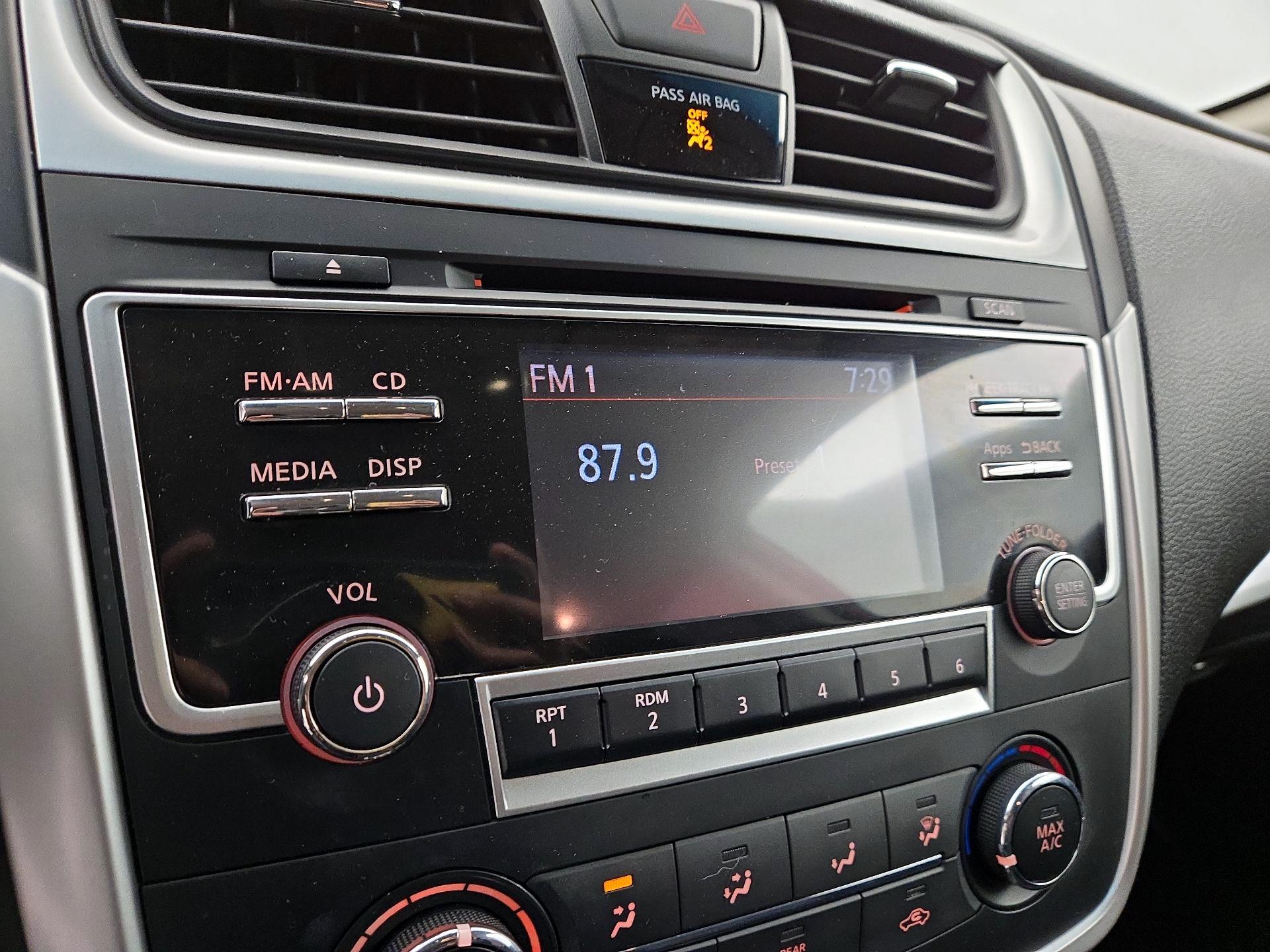 Thumbnail: 2016 Nissan Altima - 15