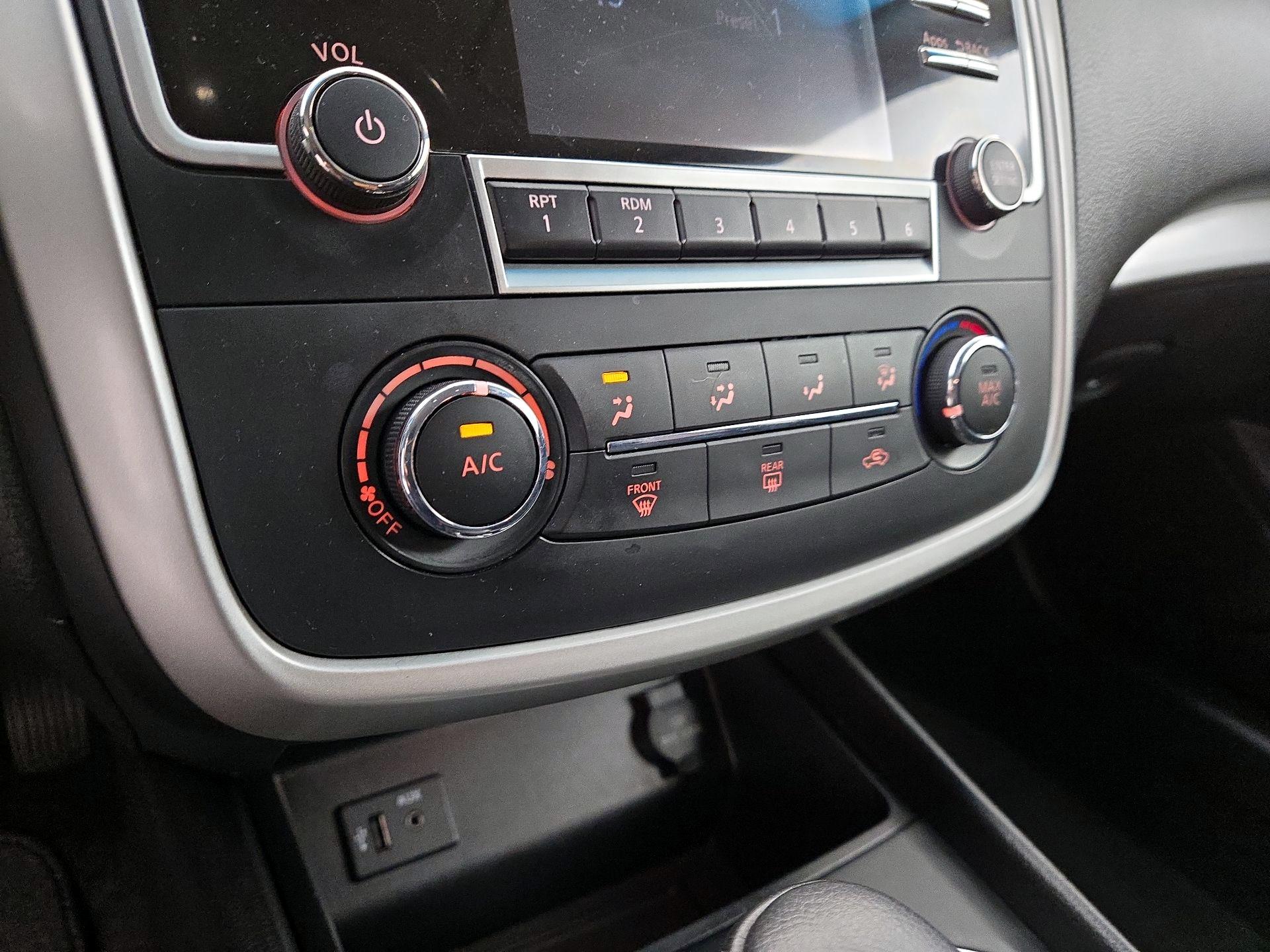 Thumbnail: 2016 Nissan Altima - 16