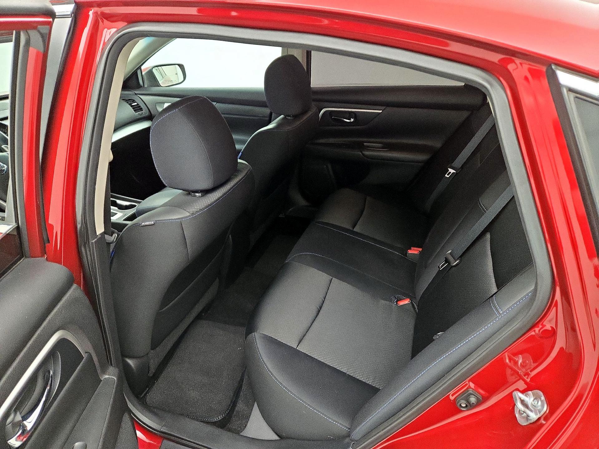 Thumbnail: 2016 Nissan Altima - 19