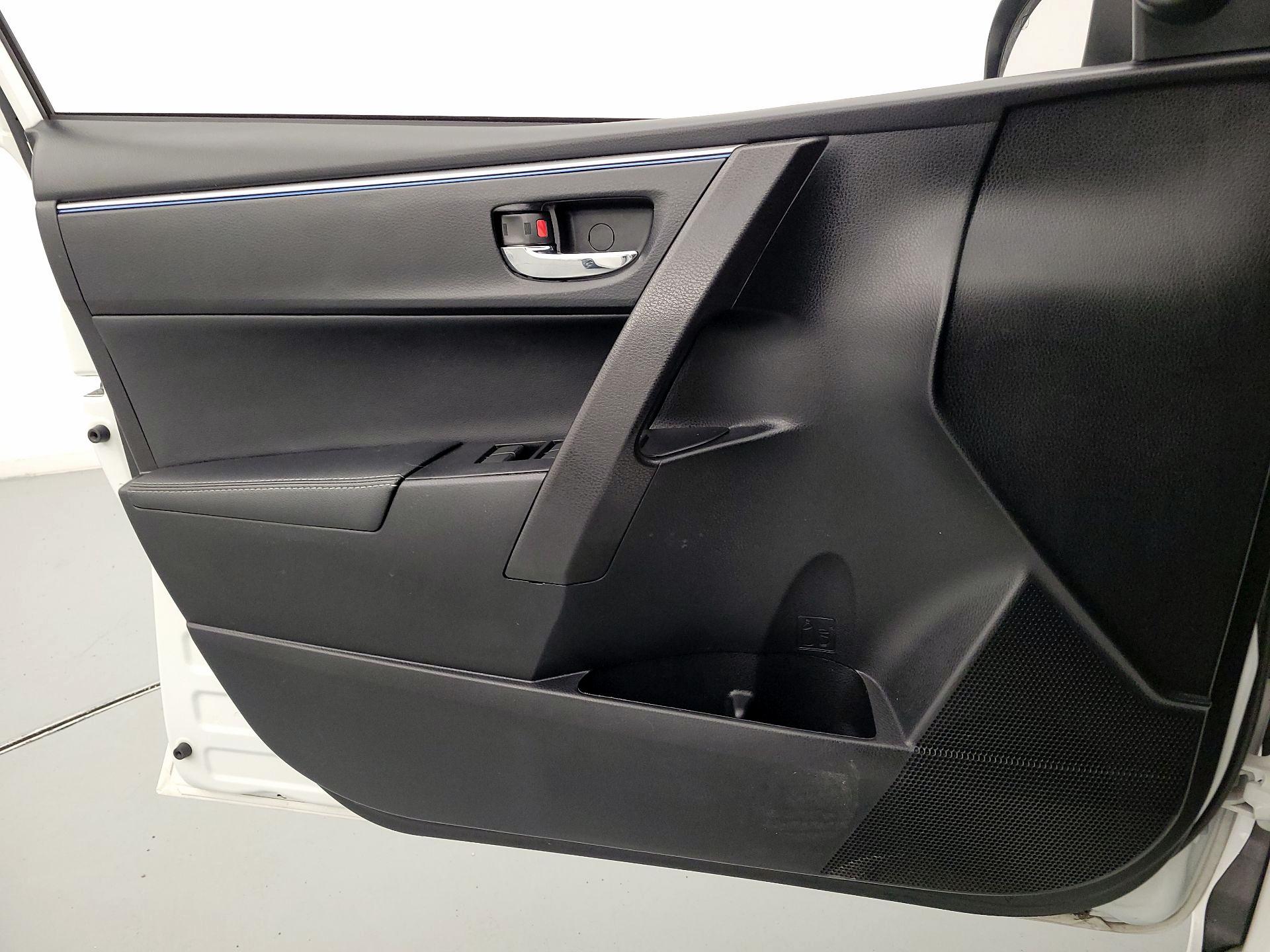 Thumbnail: 2015 Toyota Corolla - 12