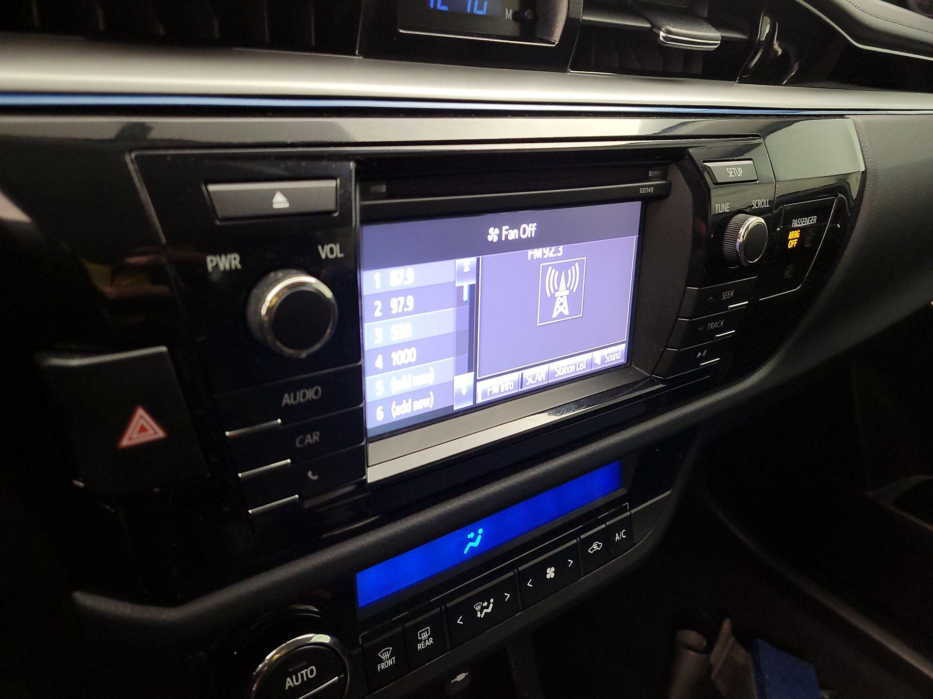 Thumbnail: 2015 Toyota Corolla - 15