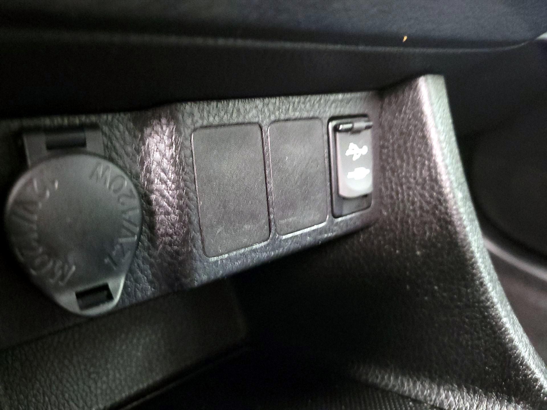 Thumbnail: 2015 Toyota Corolla - 18