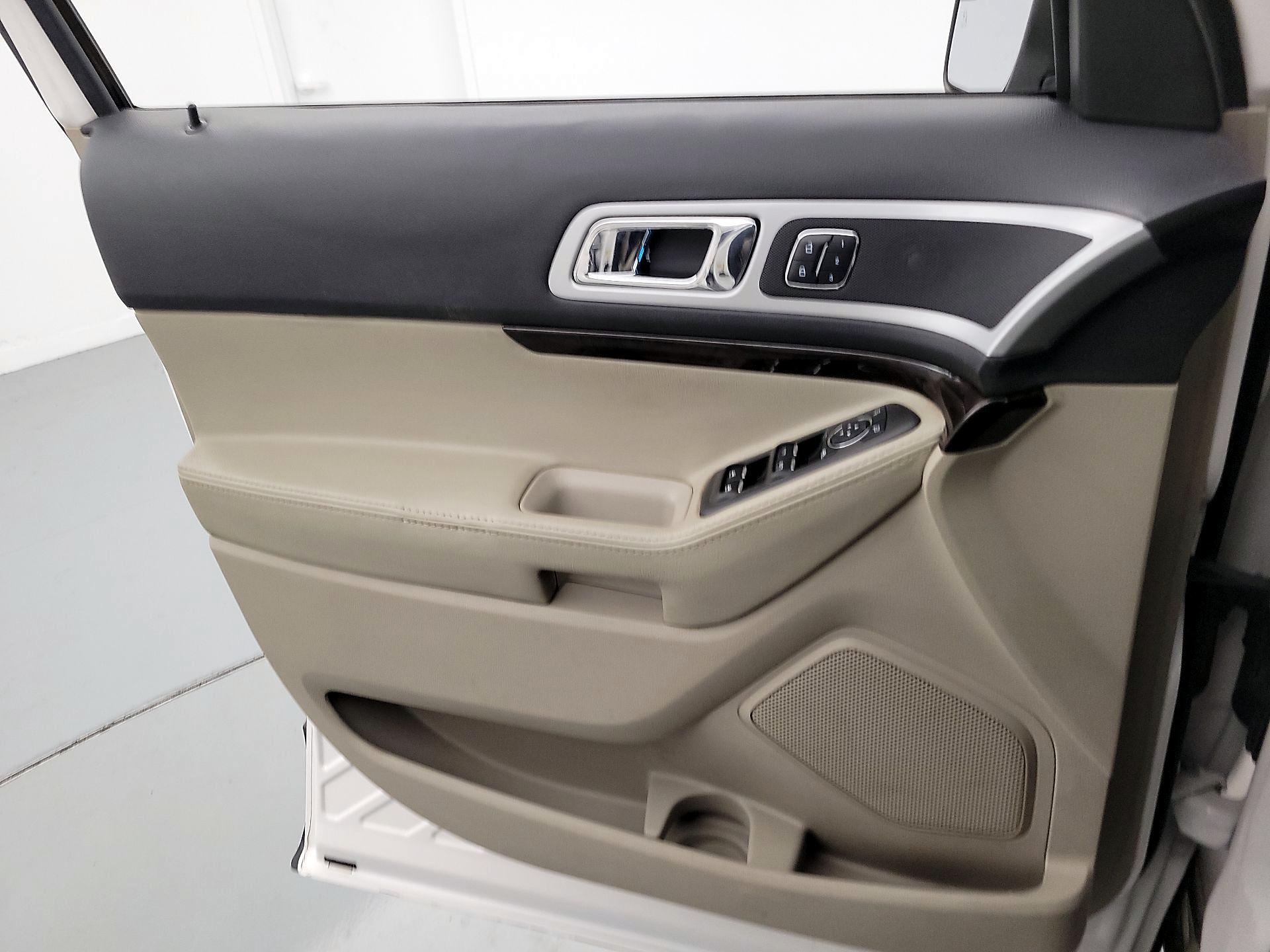 Thumbnail: 2015 Ford Explorer - 12