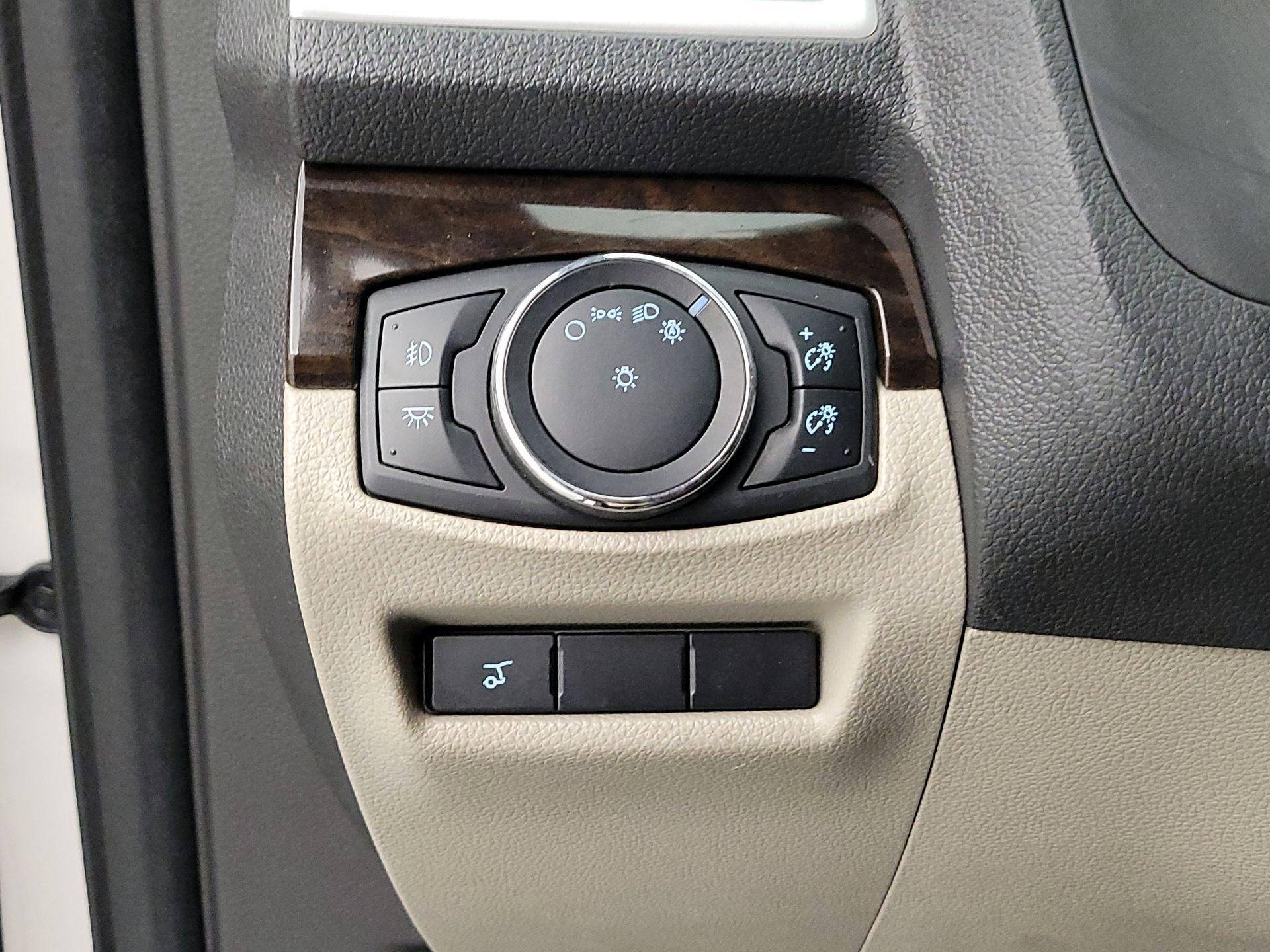 Thumbnail: 2015 Ford Explorer - 13