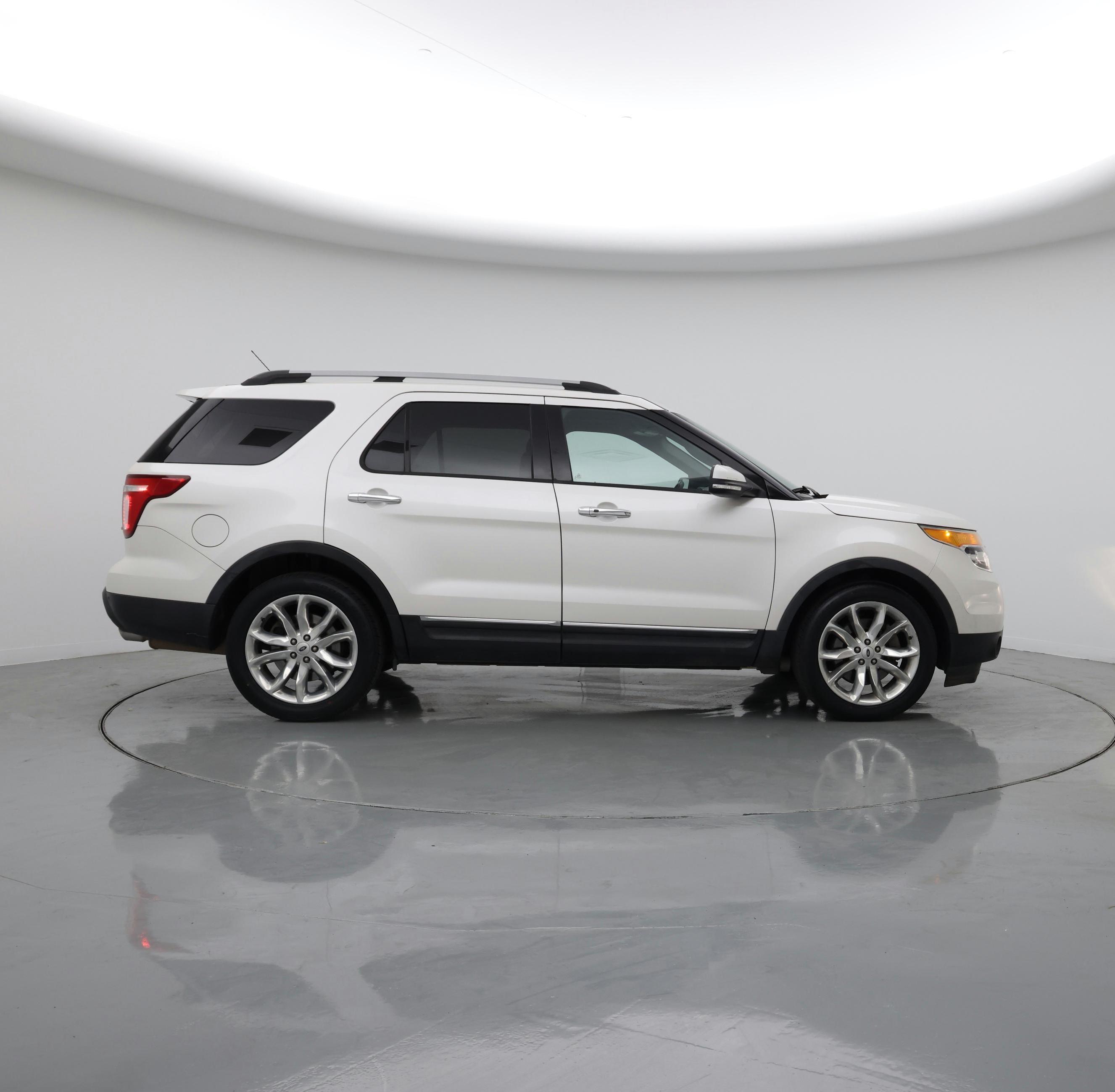 Thumbnail: 2015 Ford Explorer - 7