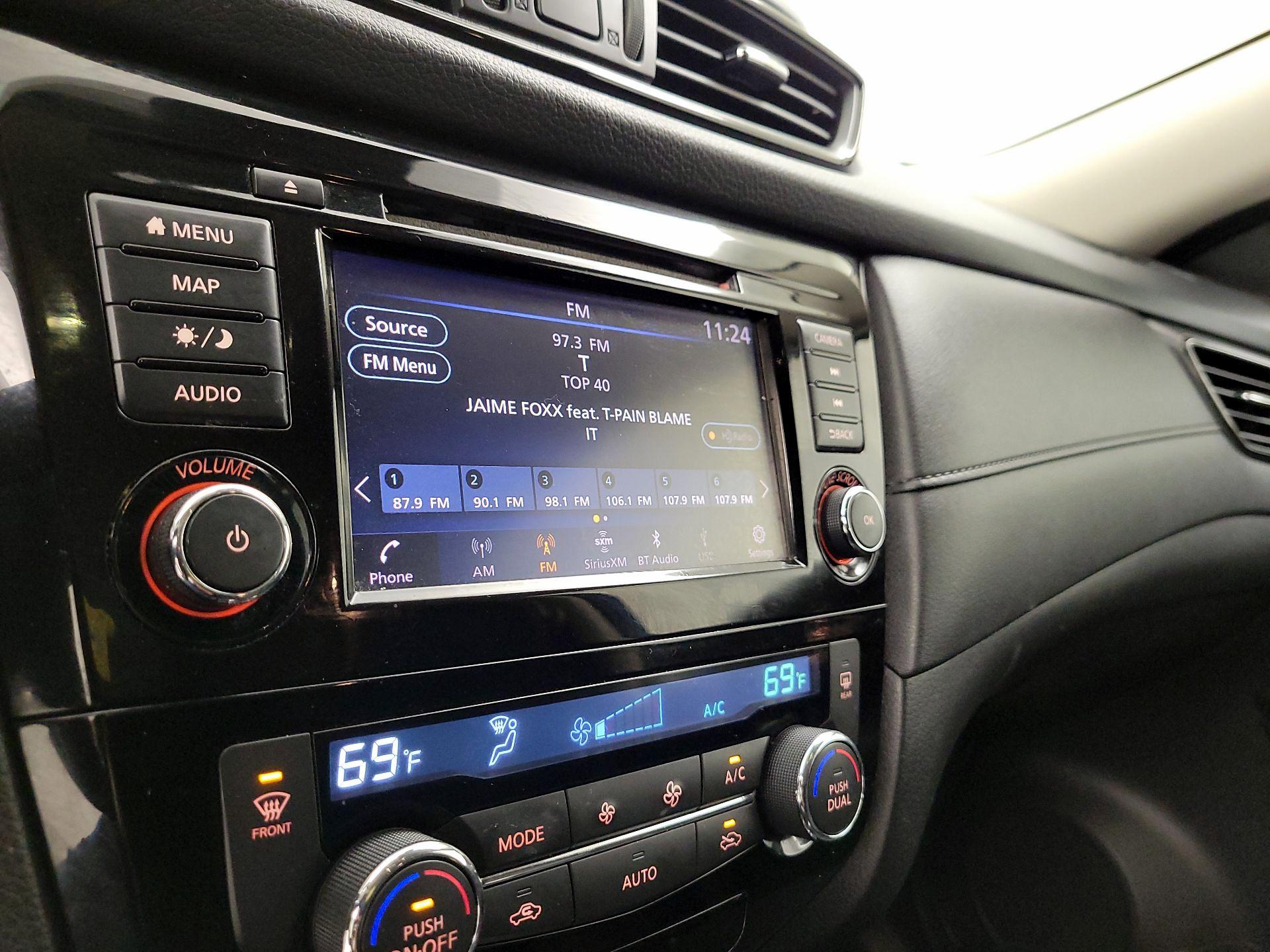 Thumbnail: 2019 Nissan Rogue - 16