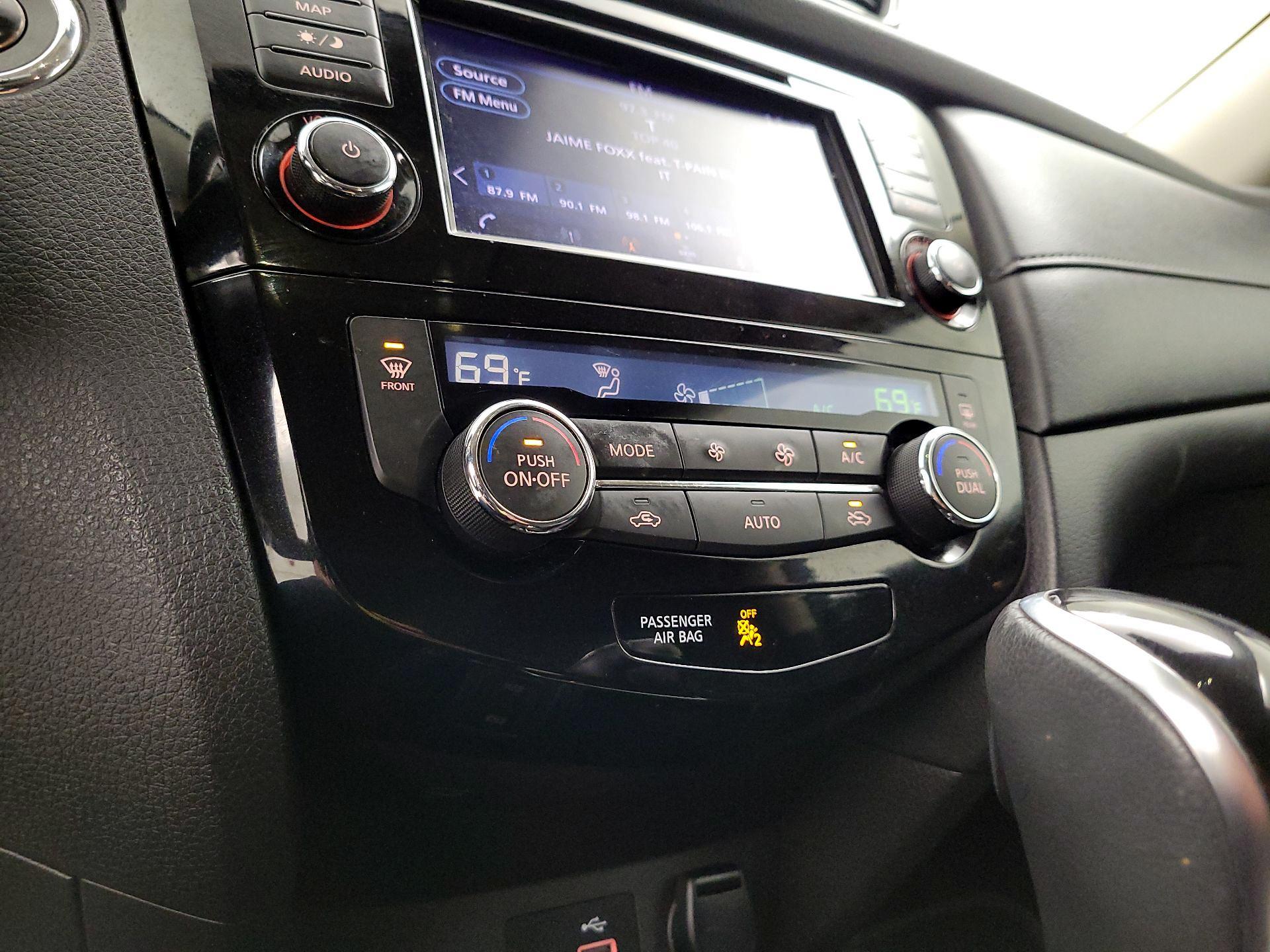 Thumbnail: 2019 Nissan Rogue - 17