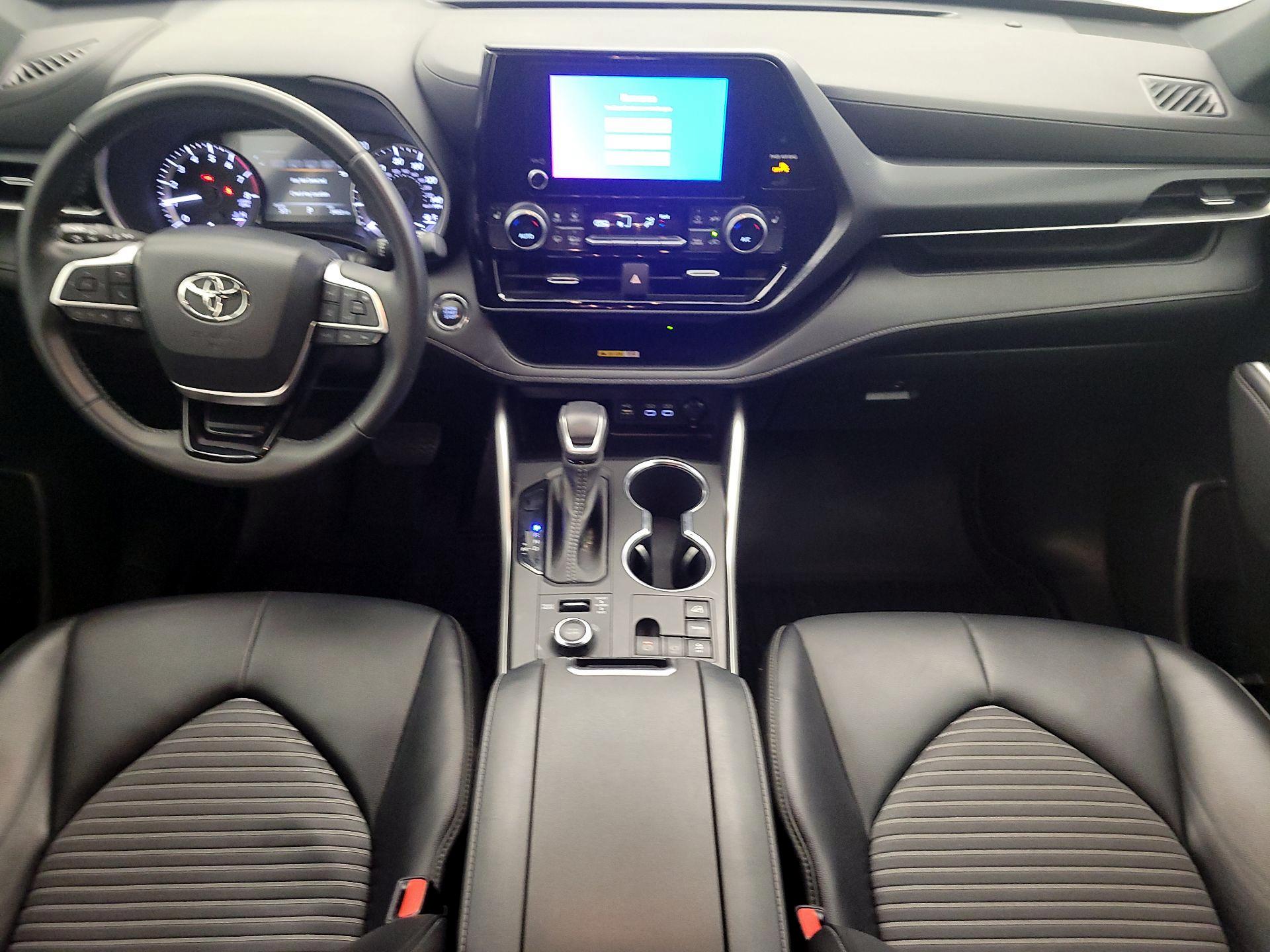 Thumbnail: 2023 Toyota Highlander - 9