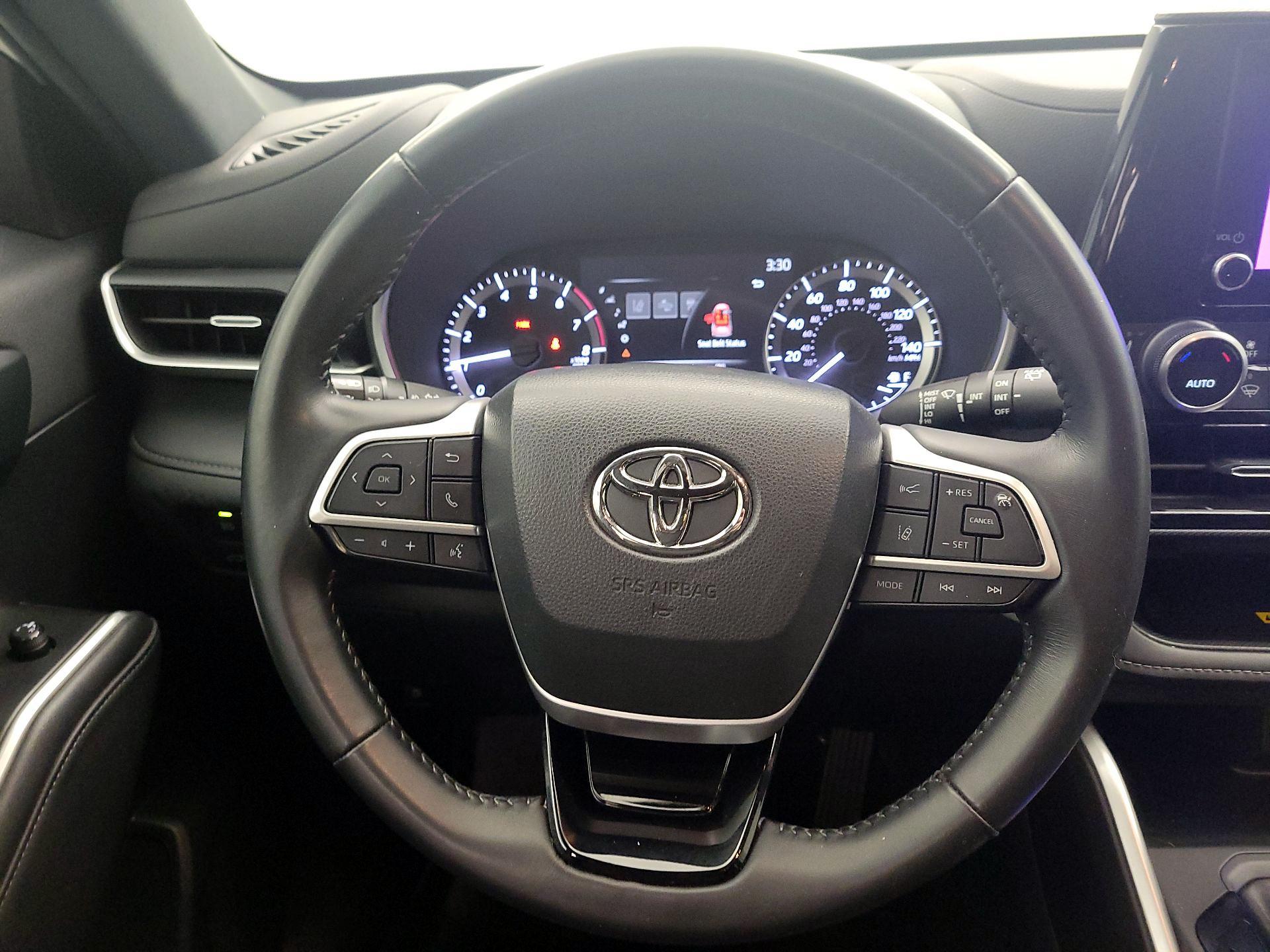 Thumbnail: 2023 Toyota Highlander - 10