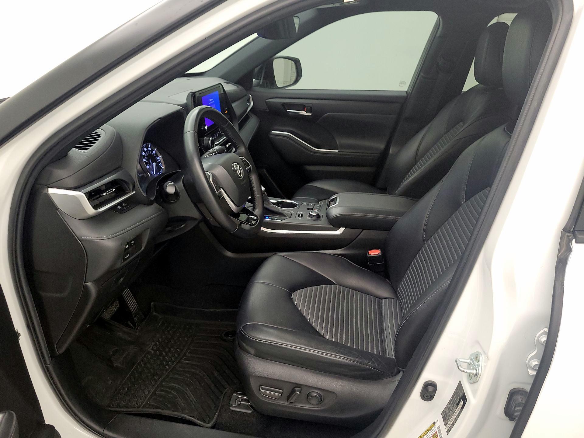 Thumbnail: 2023 Toyota Highlander - 11