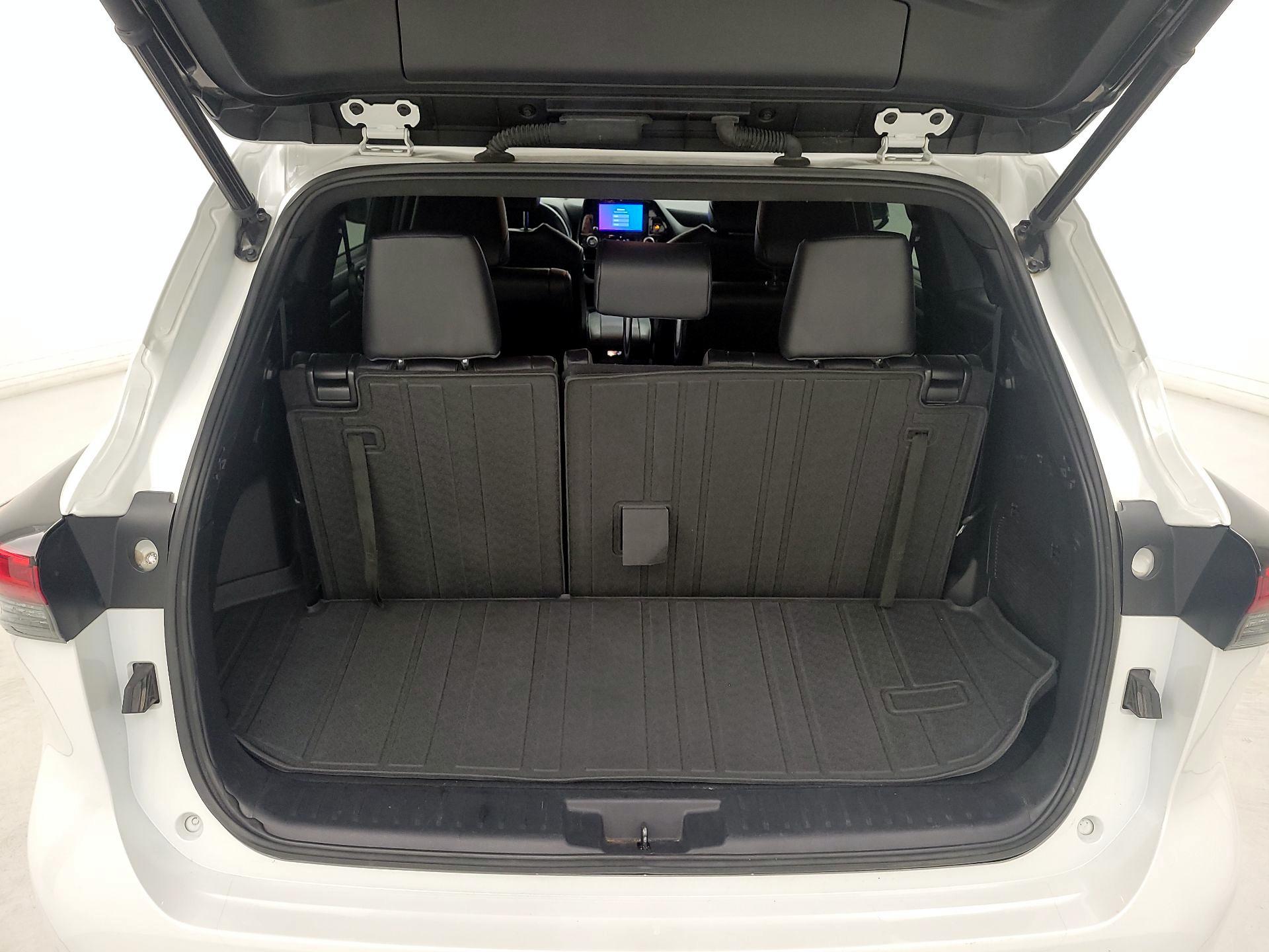 Thumbnail: 2023 Toyota Highlander - 16