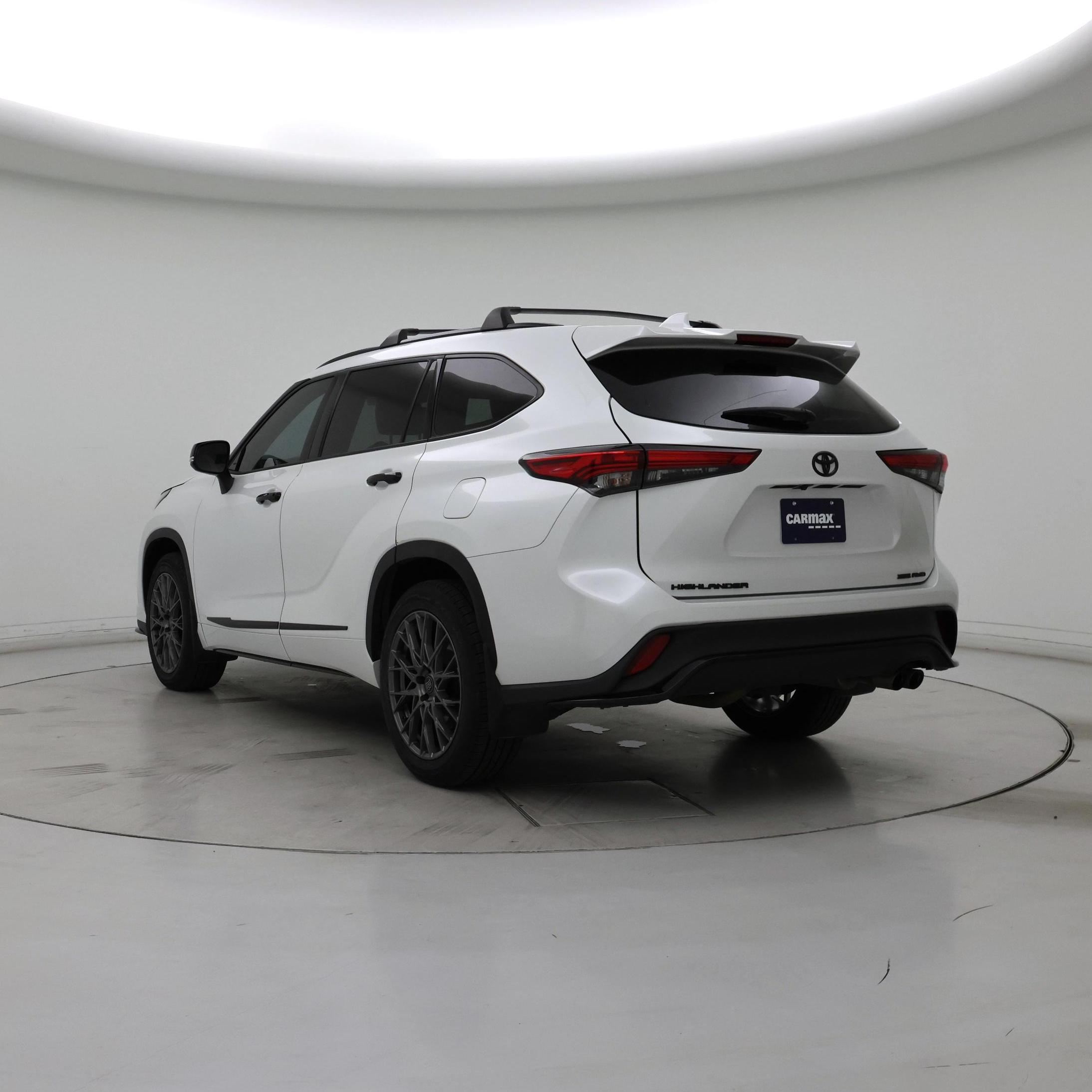 Thumbnail: 2023 Toyota Highlander - 2