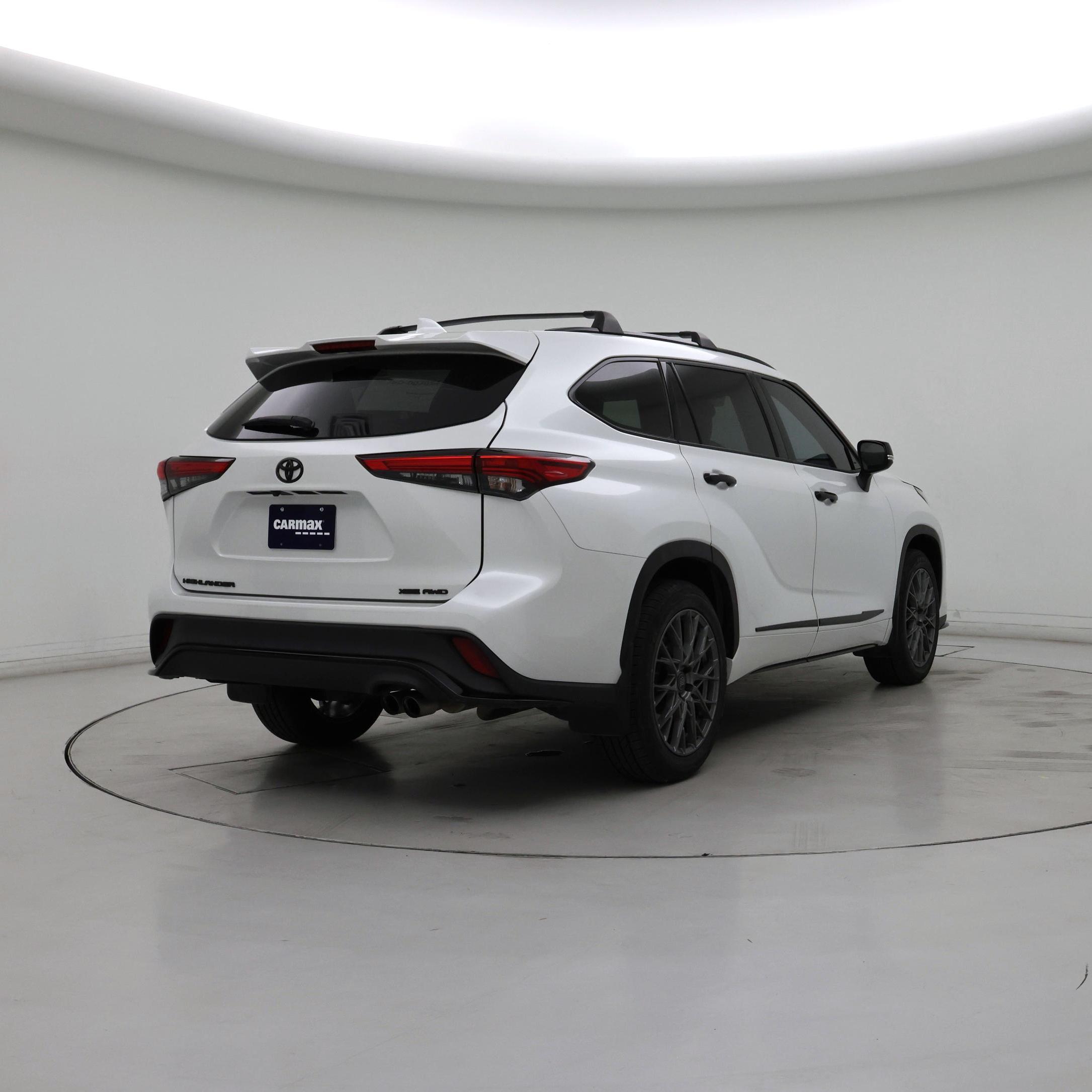 Thumbnail: 2023 Toyota Highlander - 8