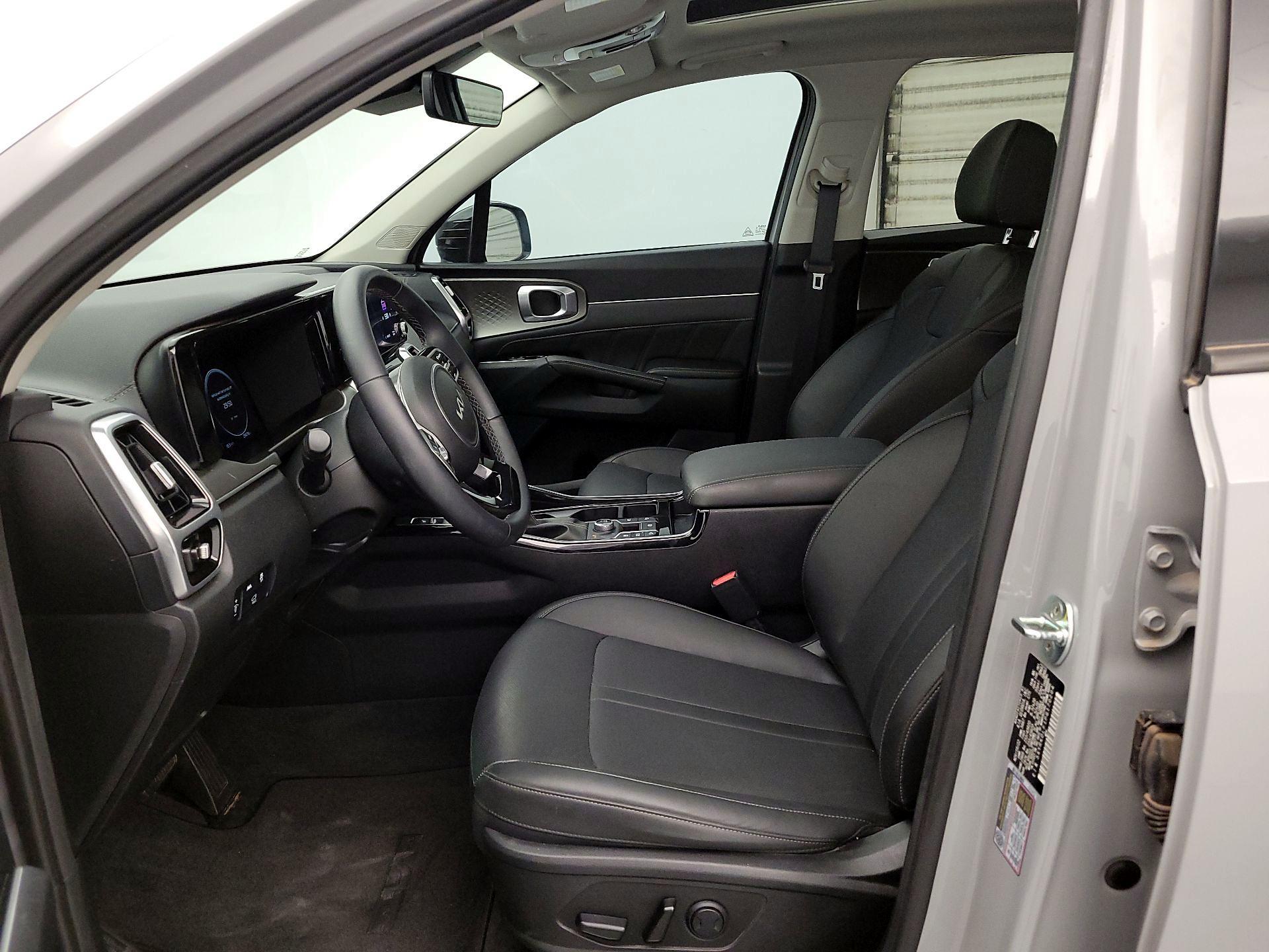 Thumbnail: 2023 Kia Sorento - 11