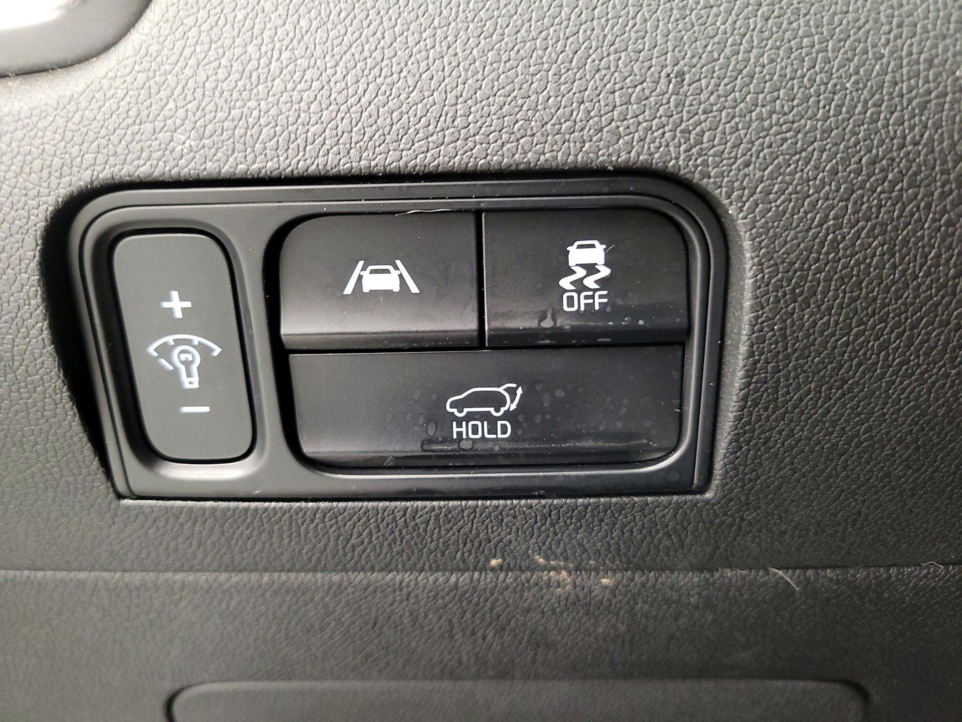 Thumbnail: 2023 Kia Sorento - 13