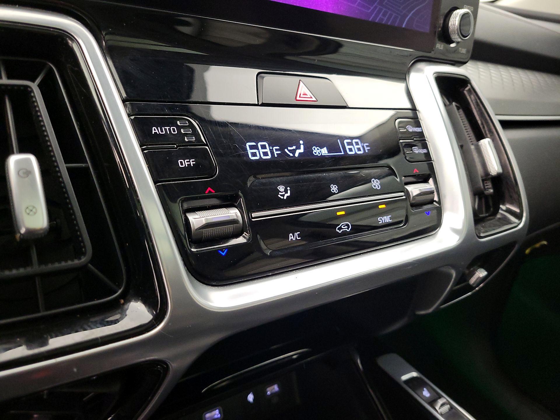 Thumbnail: 2023 Kia Sorento - 17