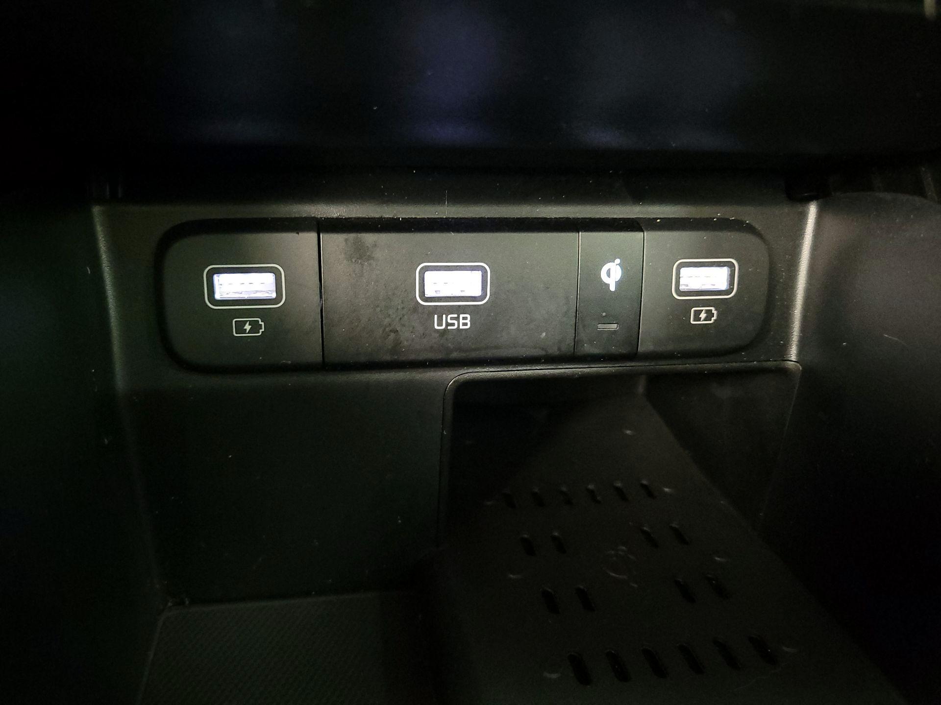 Thumbnail: 2023 Kia Sorento - 19