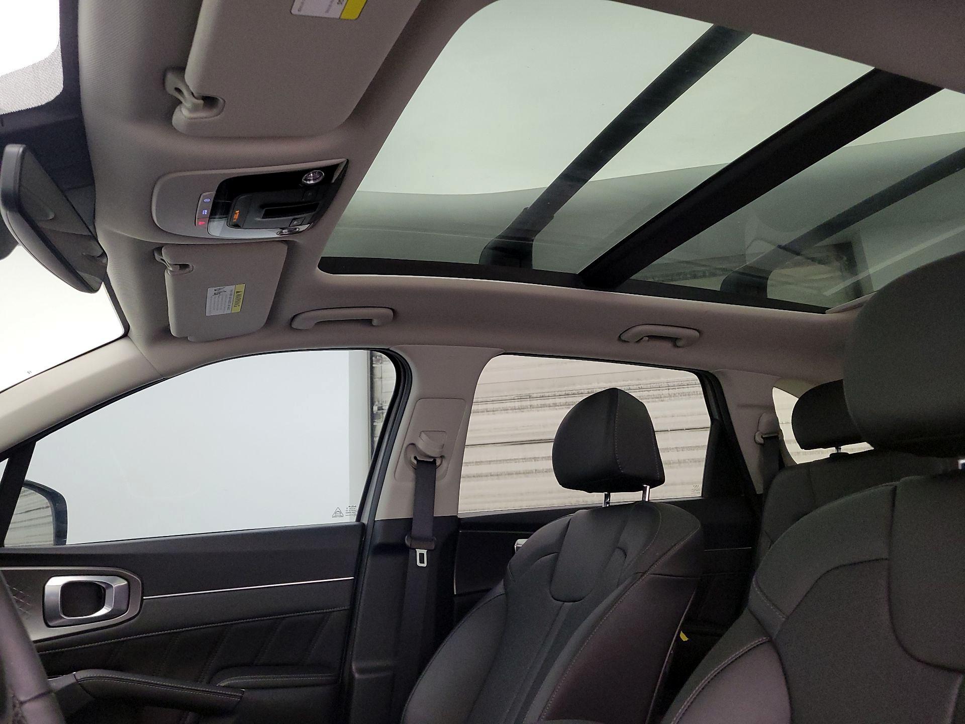 Thumbnail: 2023 Kia Sorento - 20