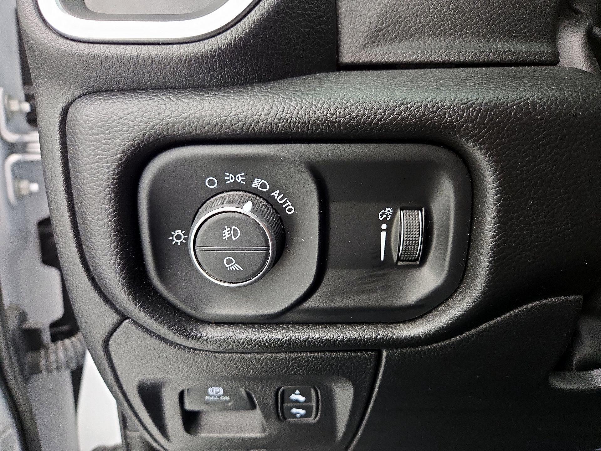 Thumbnail: 2025 RAM 1500 - 13