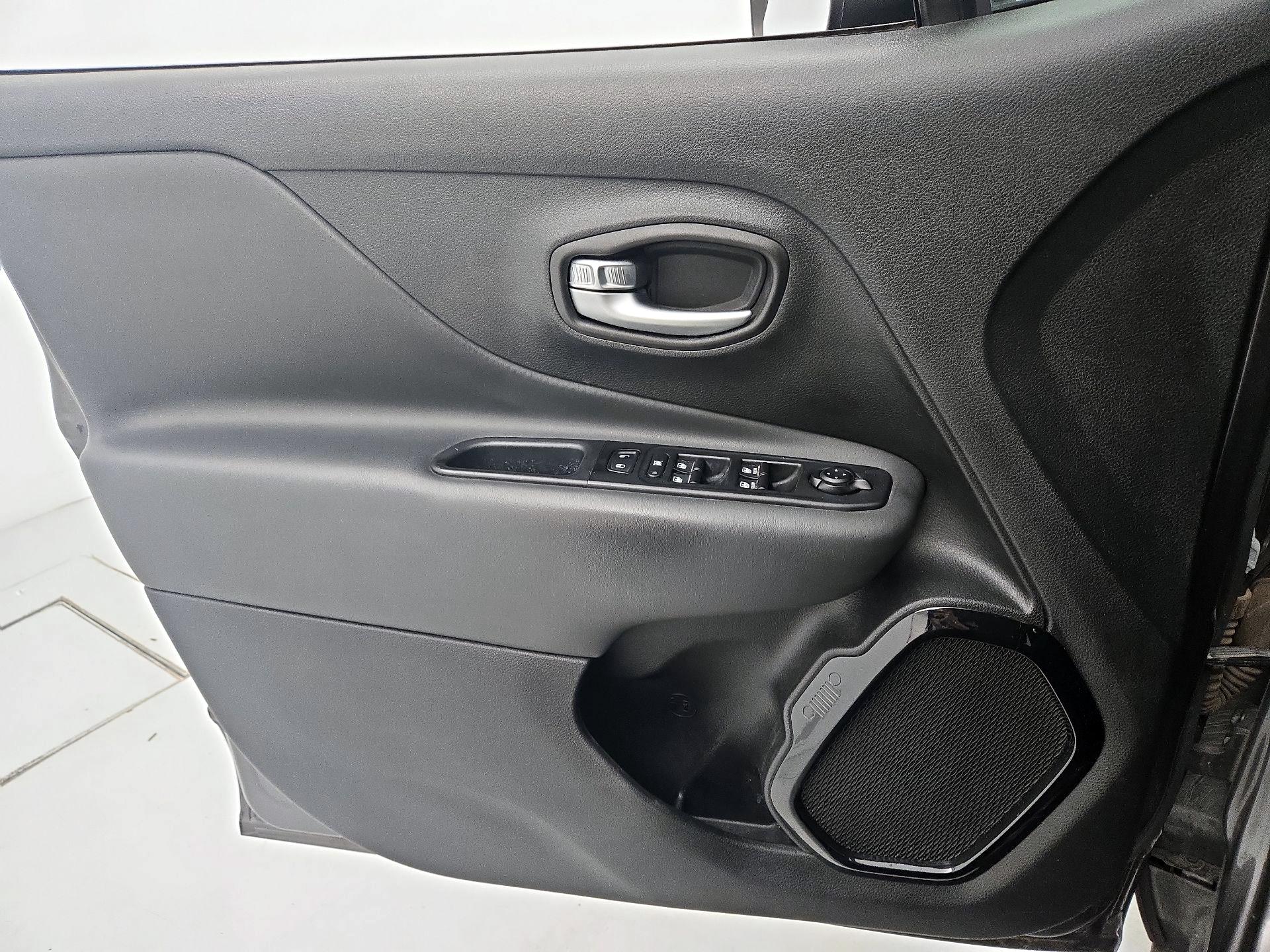 Thumbnail: 2020 Jeep Renegade - 12