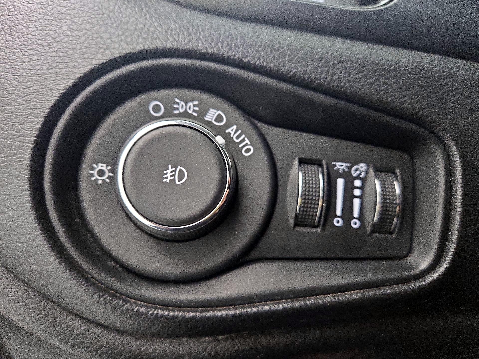 Thumbnail: 2020 Jeep Renegade - 13