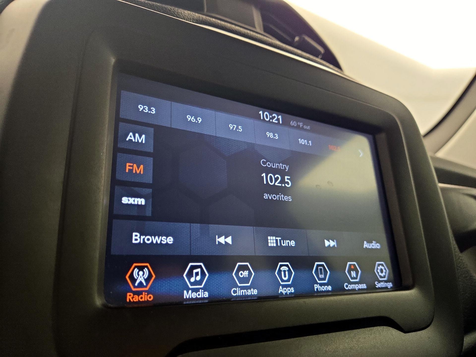 Thumbnail: 2020 Jeep Renegade - 15