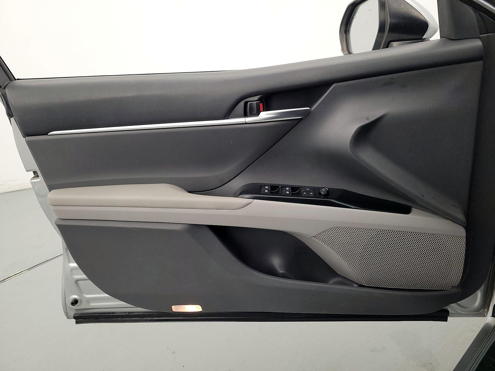 Thumbnail: 2018 Toyota Camry - 12