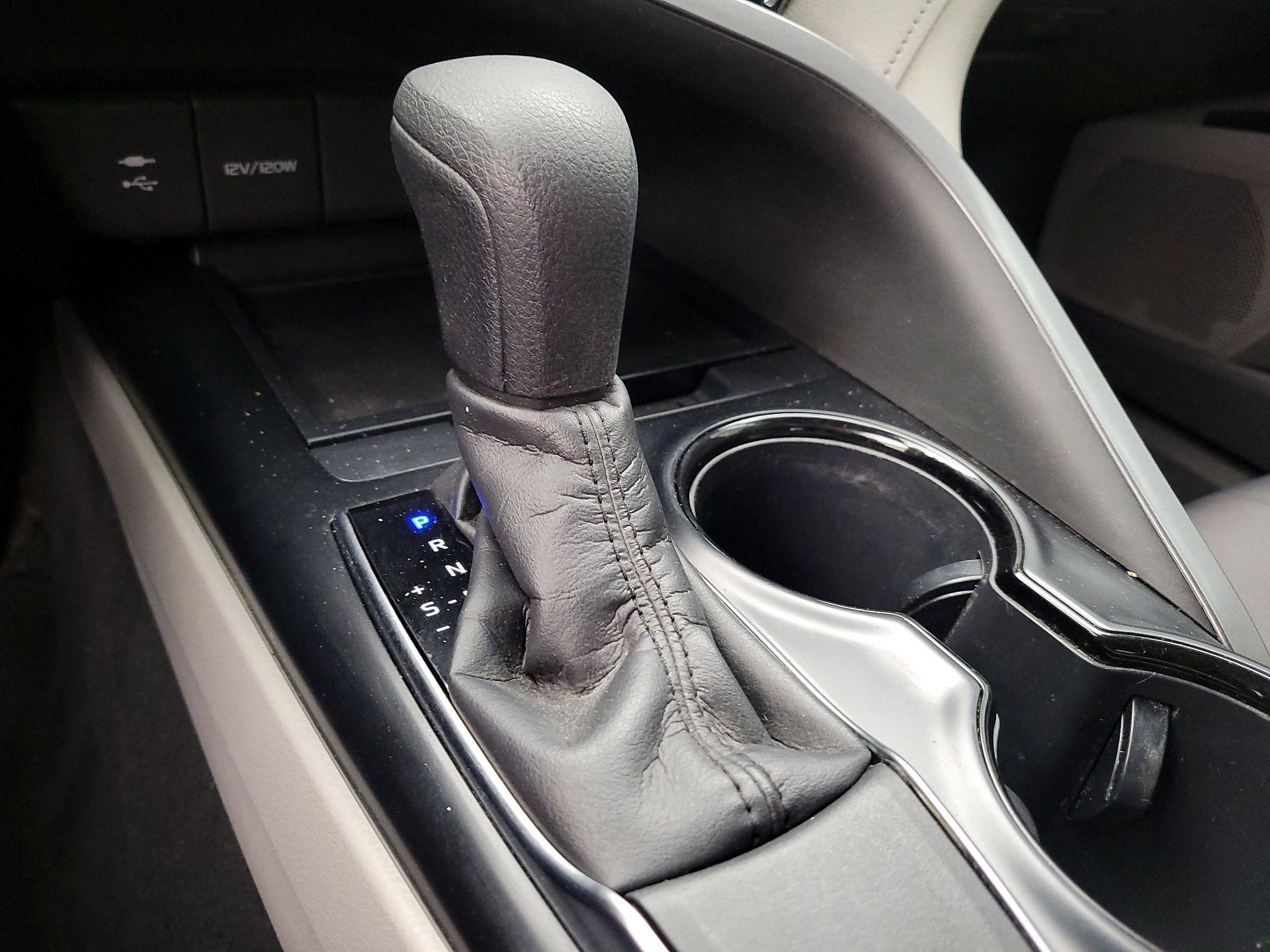 Thumbnail: 2018 Toyota Camry - 17