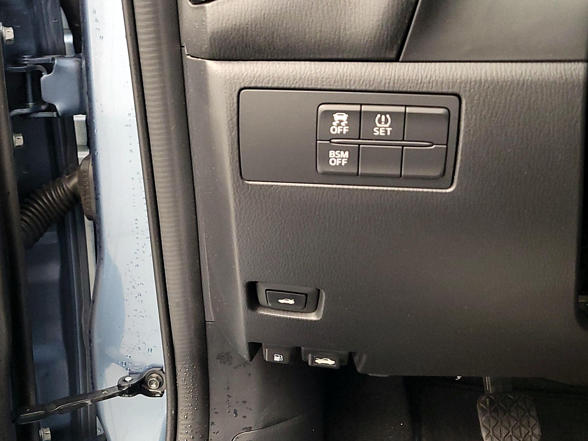 Thumbnail: 2015 Mazda Mazda3 - 13