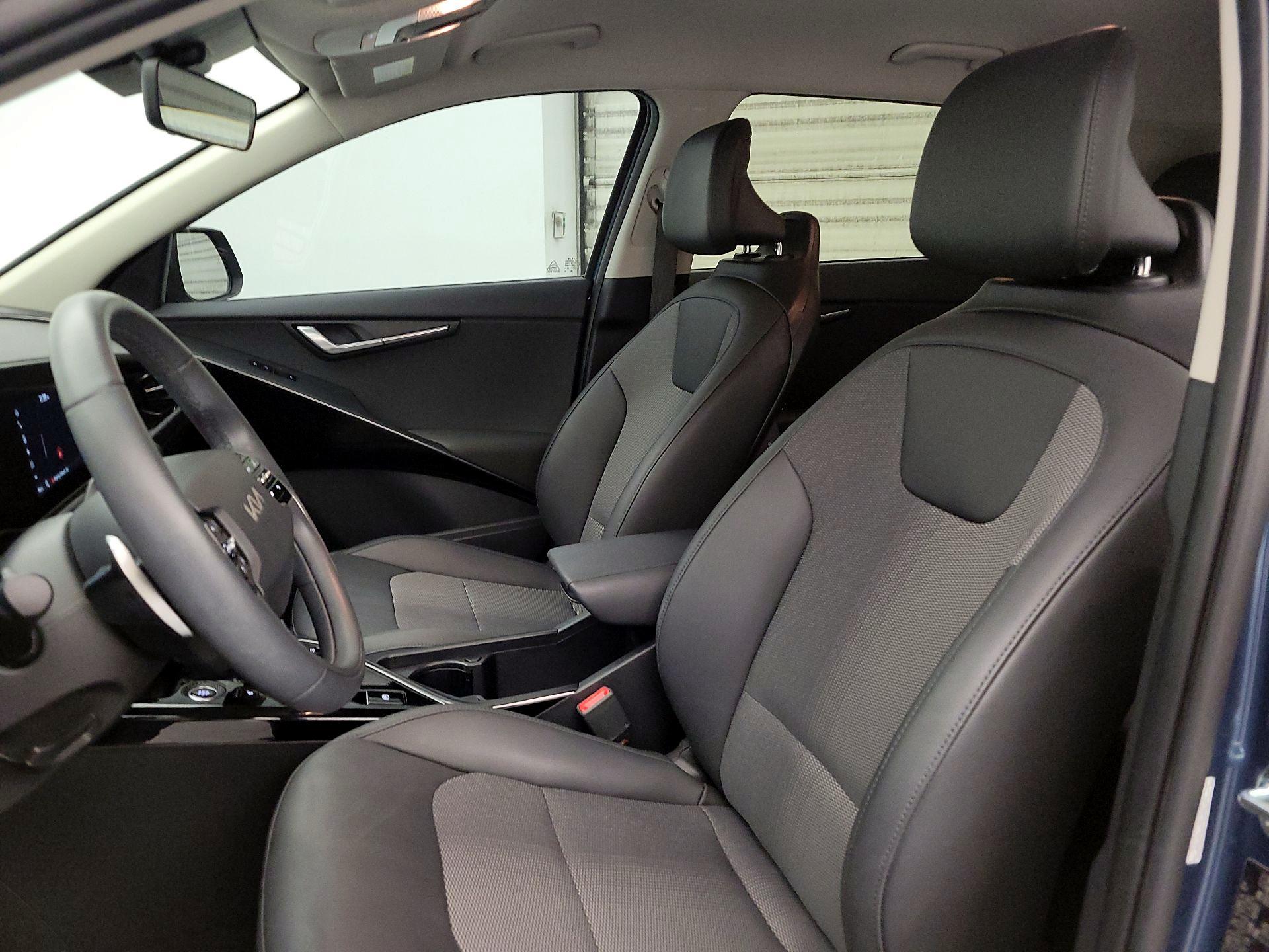 Thumbnail: 2023 Kia Niro - 11