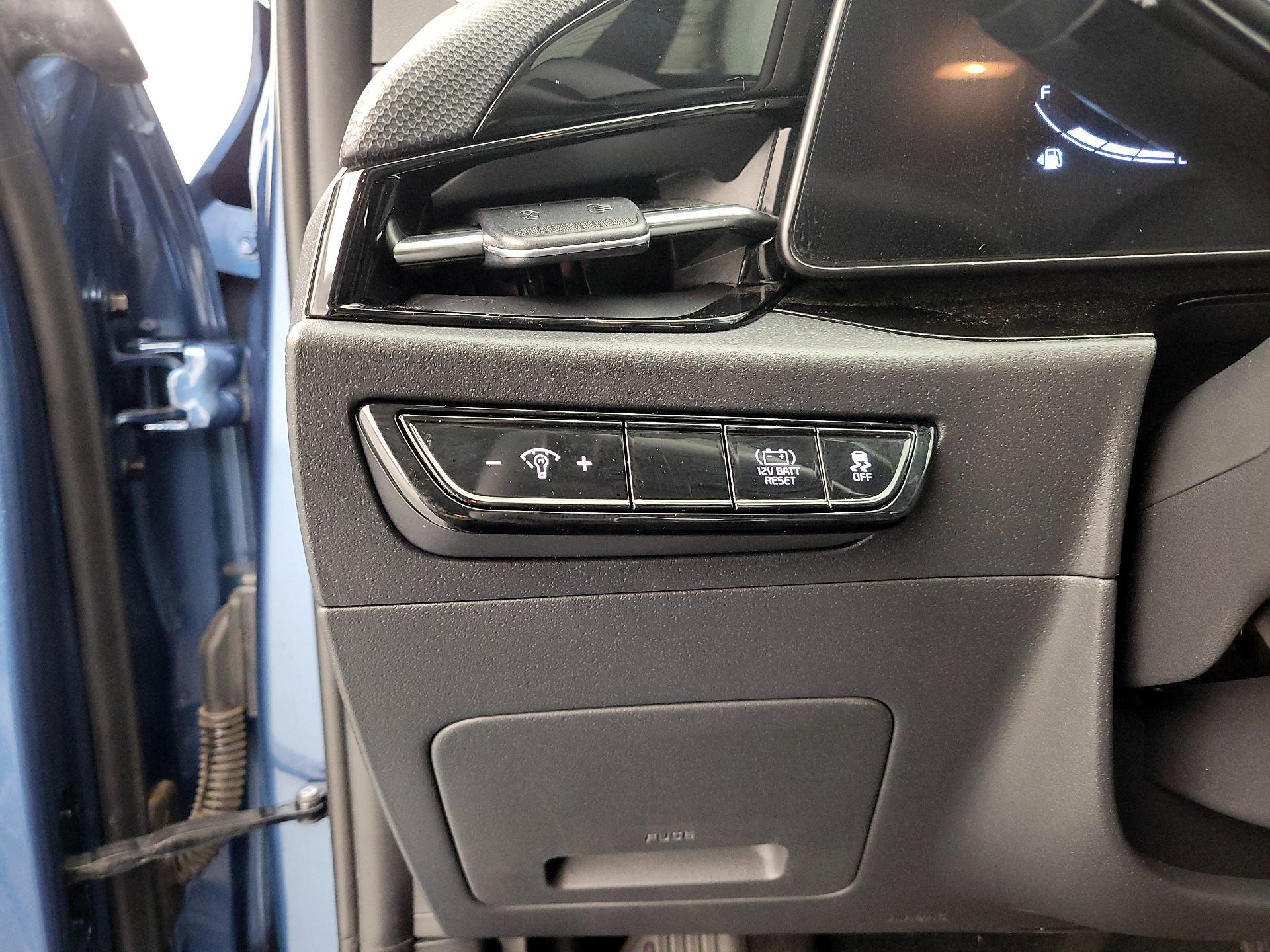 Thumbnail: 2023 Kia Niro - 13