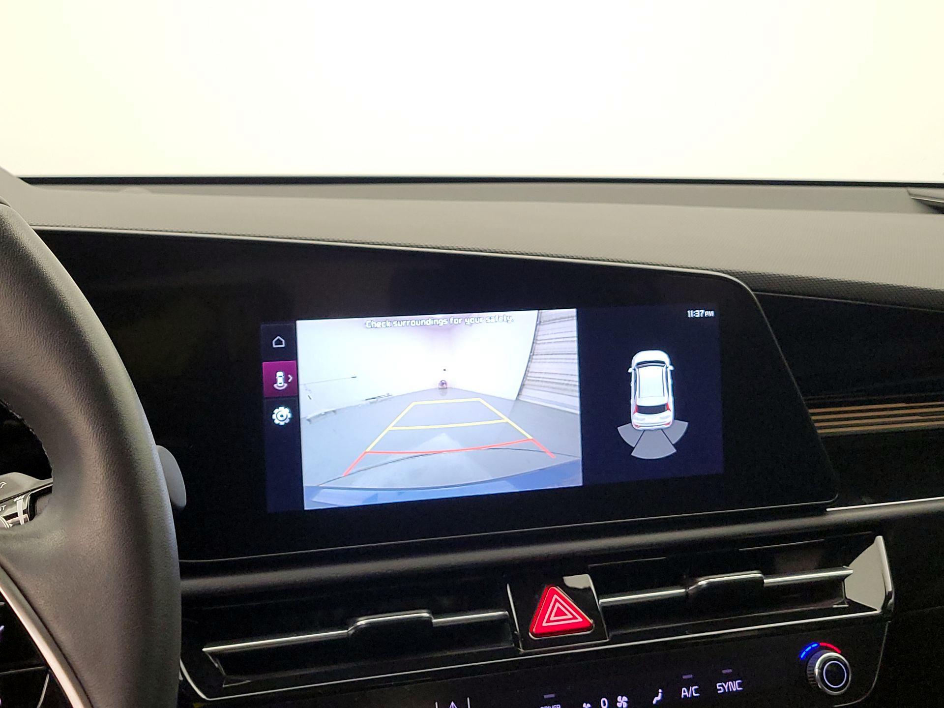 Thumbnail: 2023 Kia Niro - 15