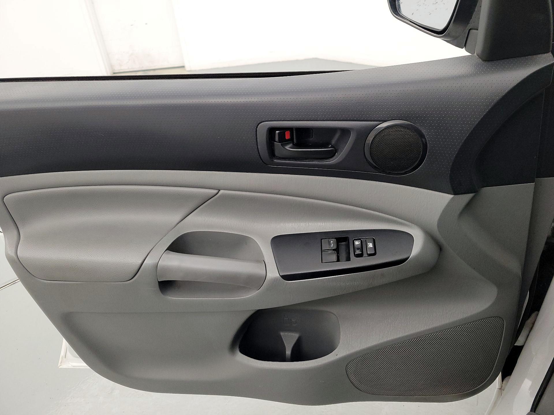 Thumbnail: 2015 Toyota Tacoma - 12