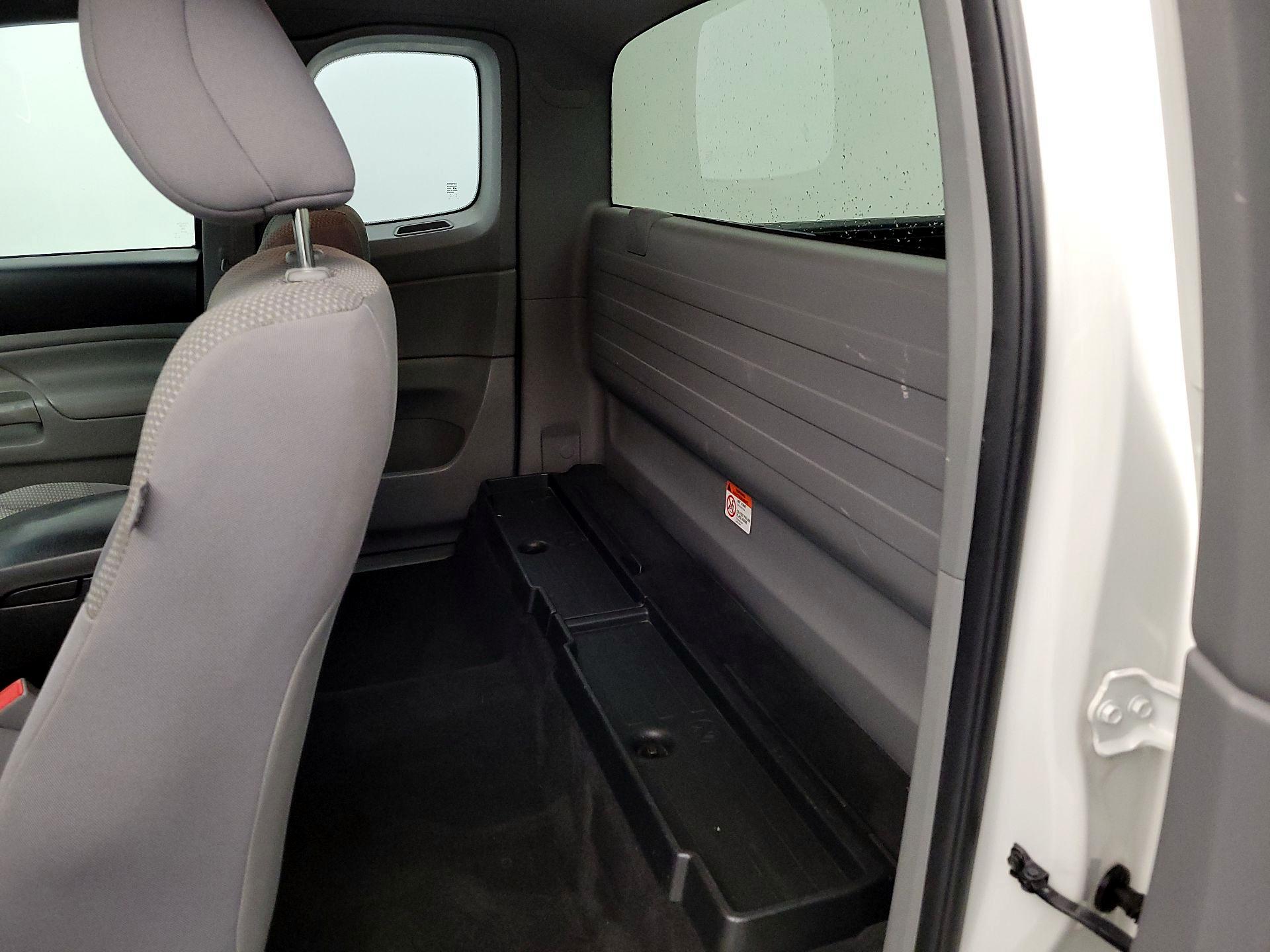 Thumbnail: 2015 Toyota Tacoma - 18