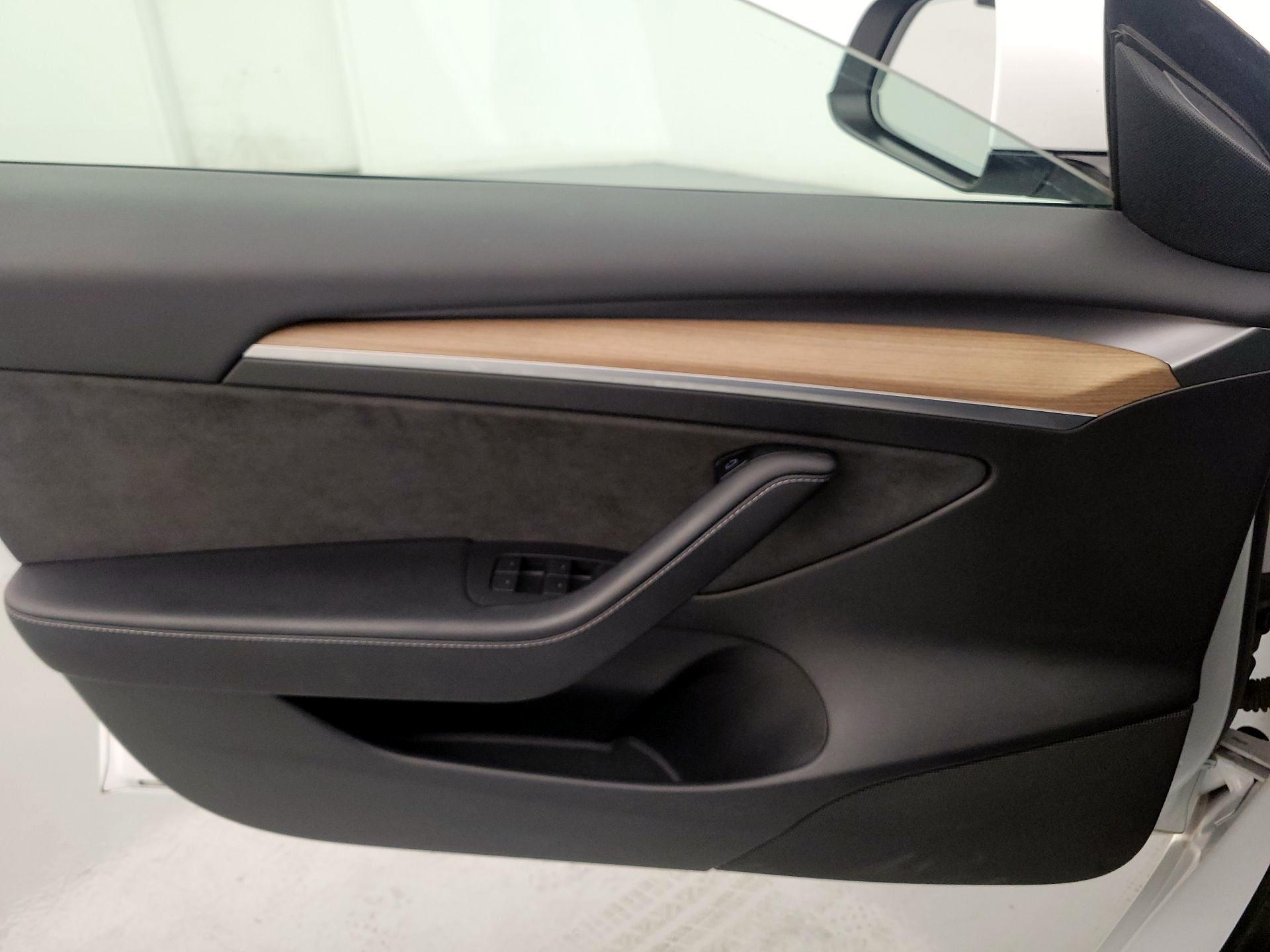 Thumbnail: 2021 Tesla Model 3 - 12