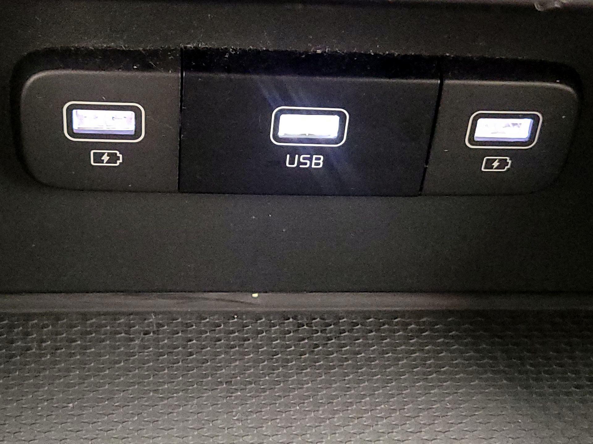 Thumbnail: 2024 Kia Carnival - 18