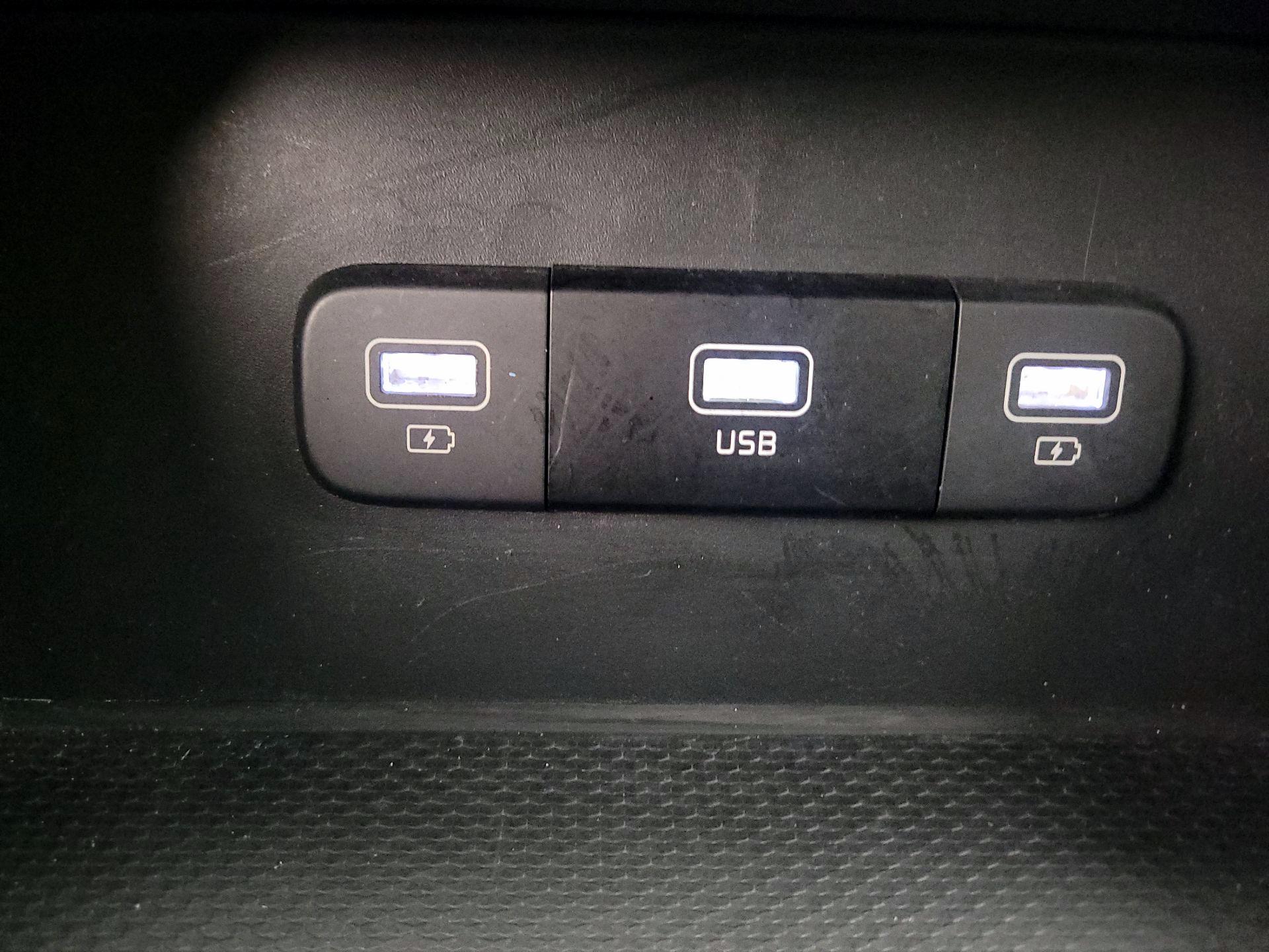 Thumbnail: 2024 Kia Carnival - 18