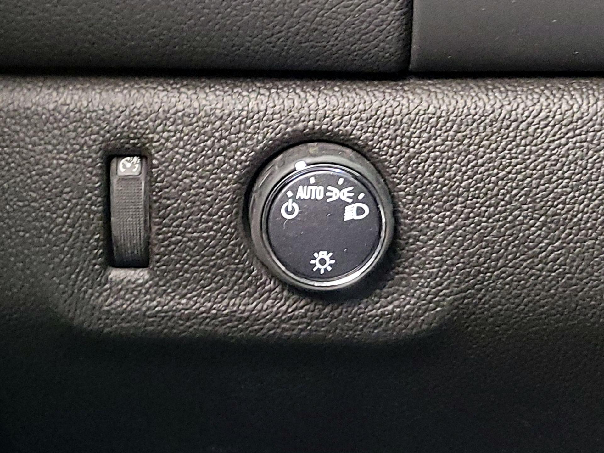 Thumbnail: 2022 Chevrolet Colorado - 13