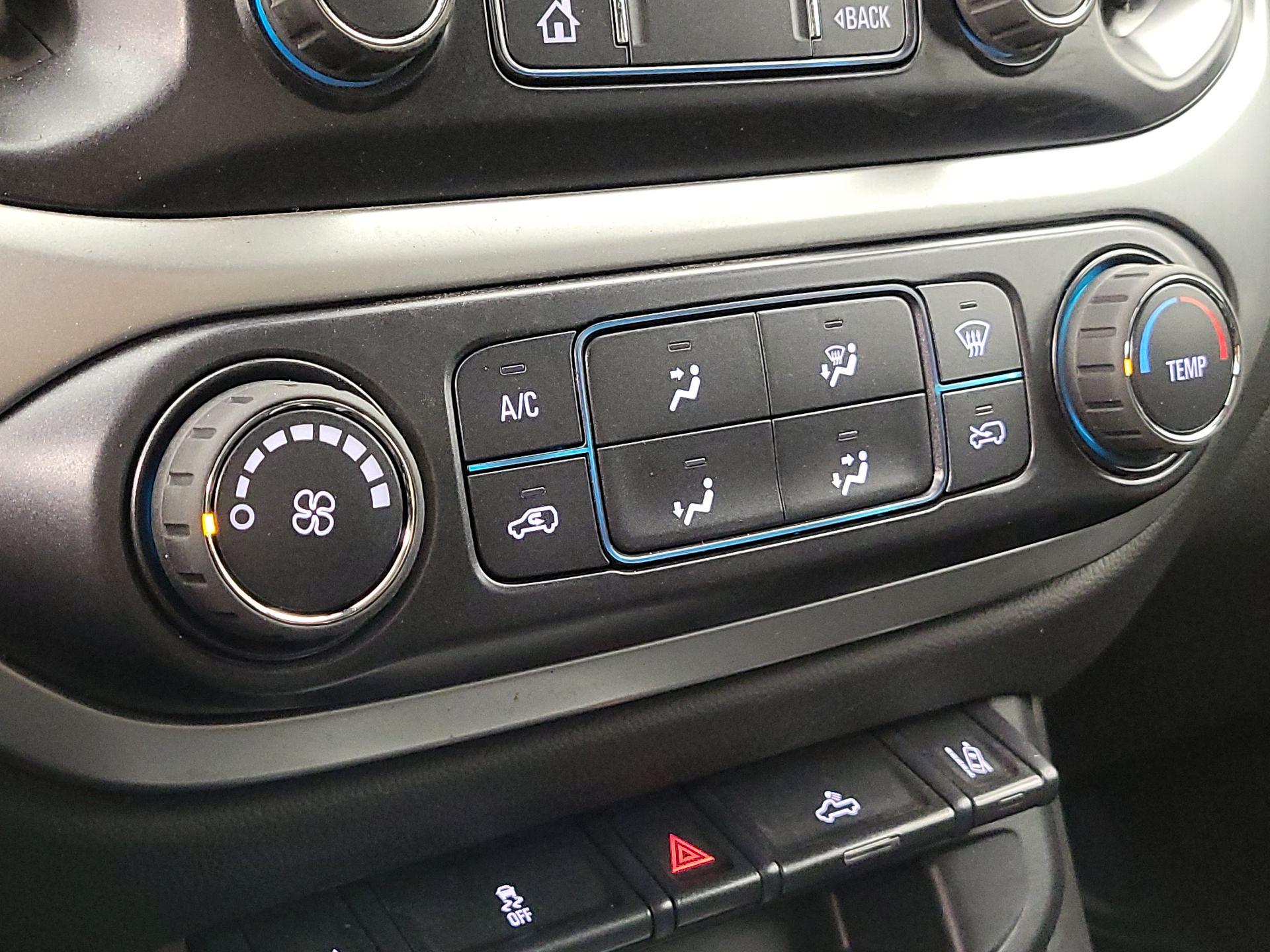 Thumbnail: 2022 Chevrolet Colorado - 16