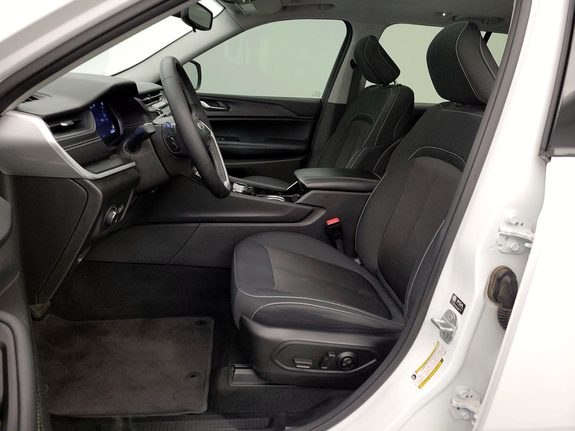 Thumbnail: 2023 Jeep Grand Cherokee - 11