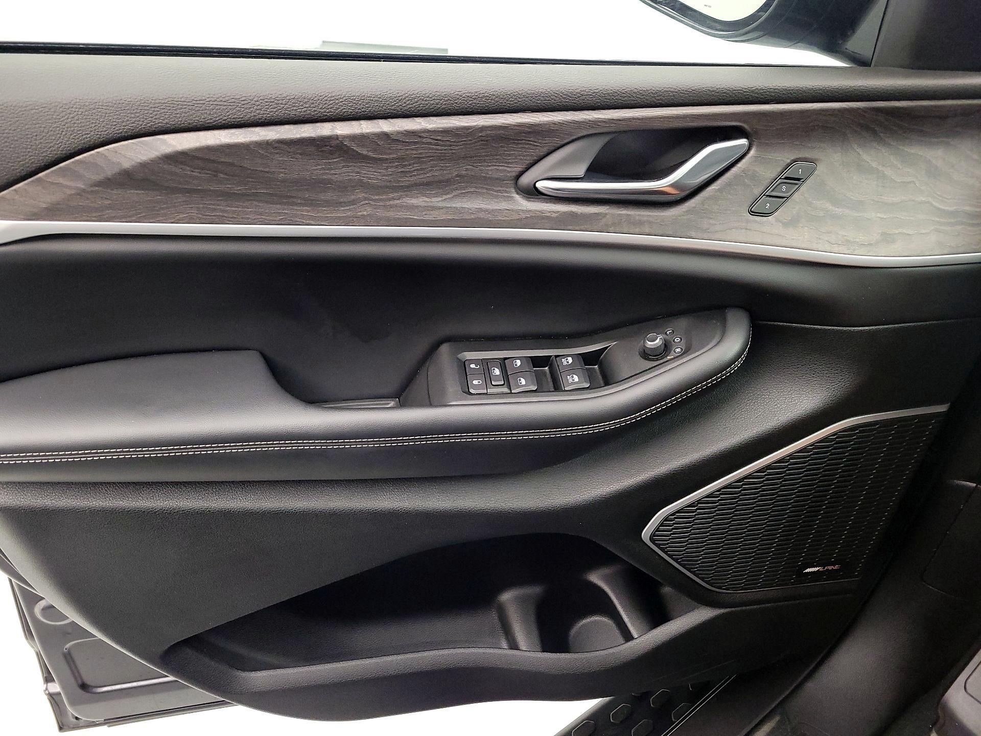 Thumbnail: 2024 Jeep Grand Cherokee - 12