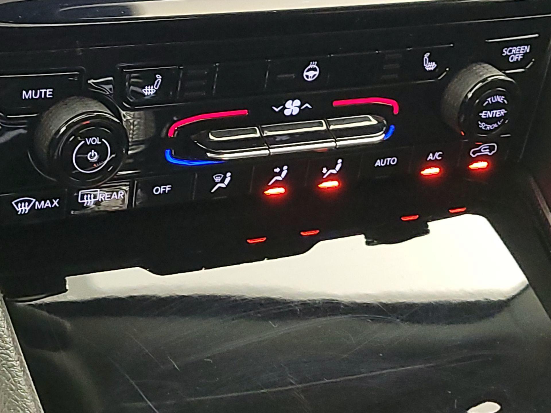 Thumbnail: 2024 Jeep Grand Cherokee - 17