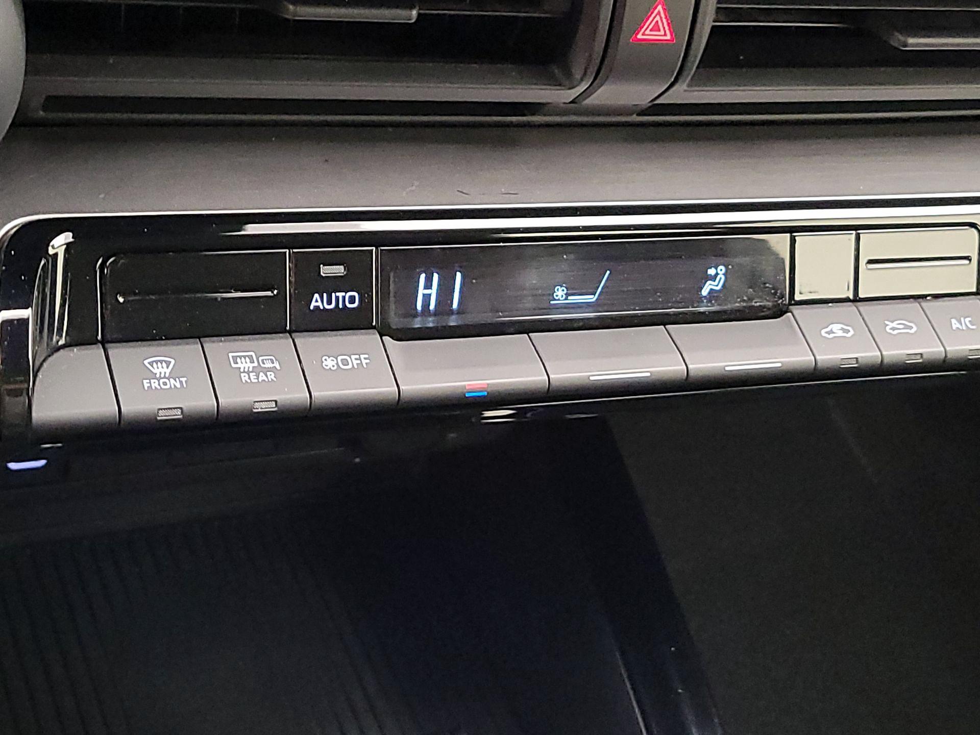 Thumbnail: 2024 Toyota Prius - 17